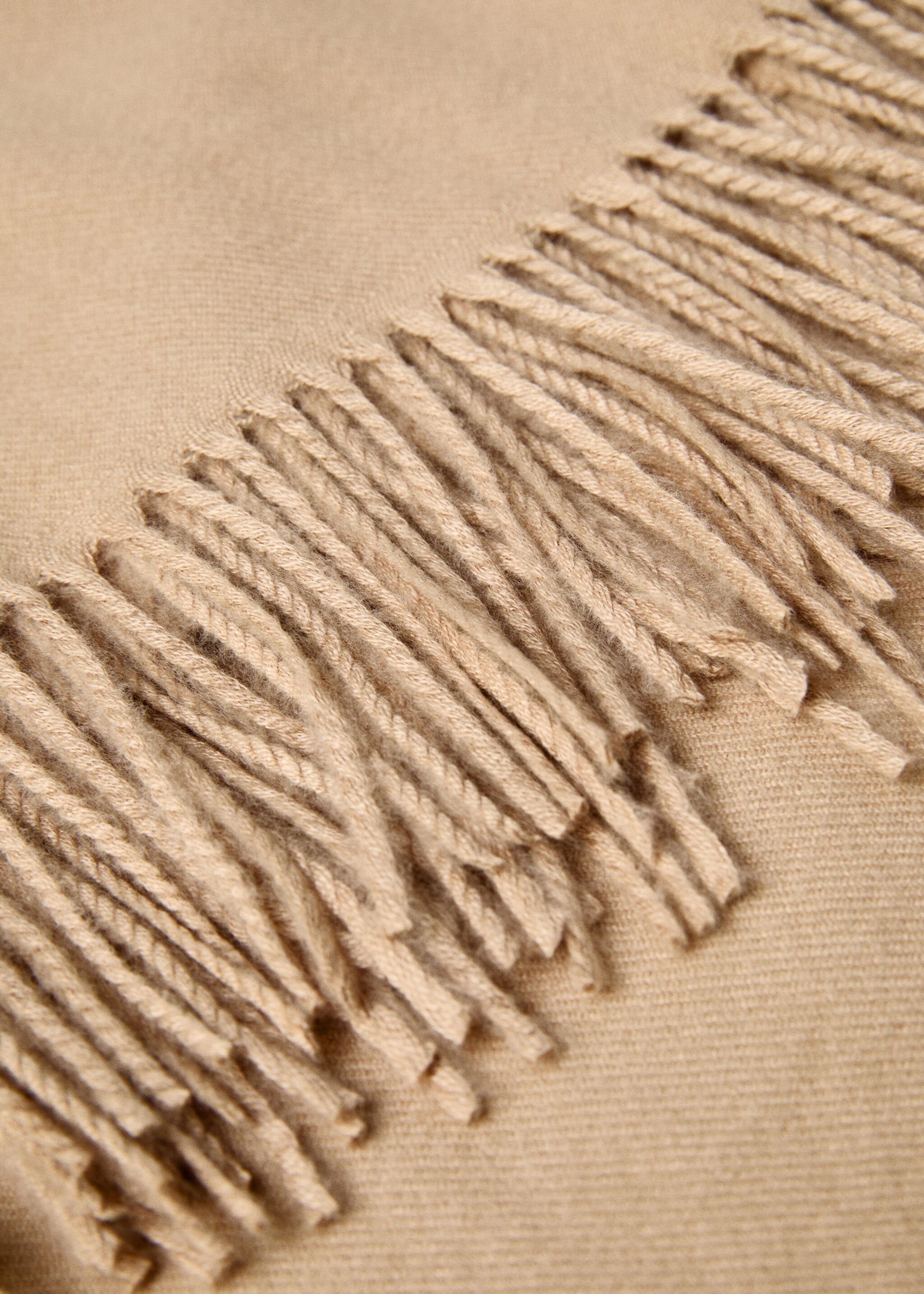 Blanket detail fringes - Details of the article 2, Vanilla. Ref: 87022896-00.