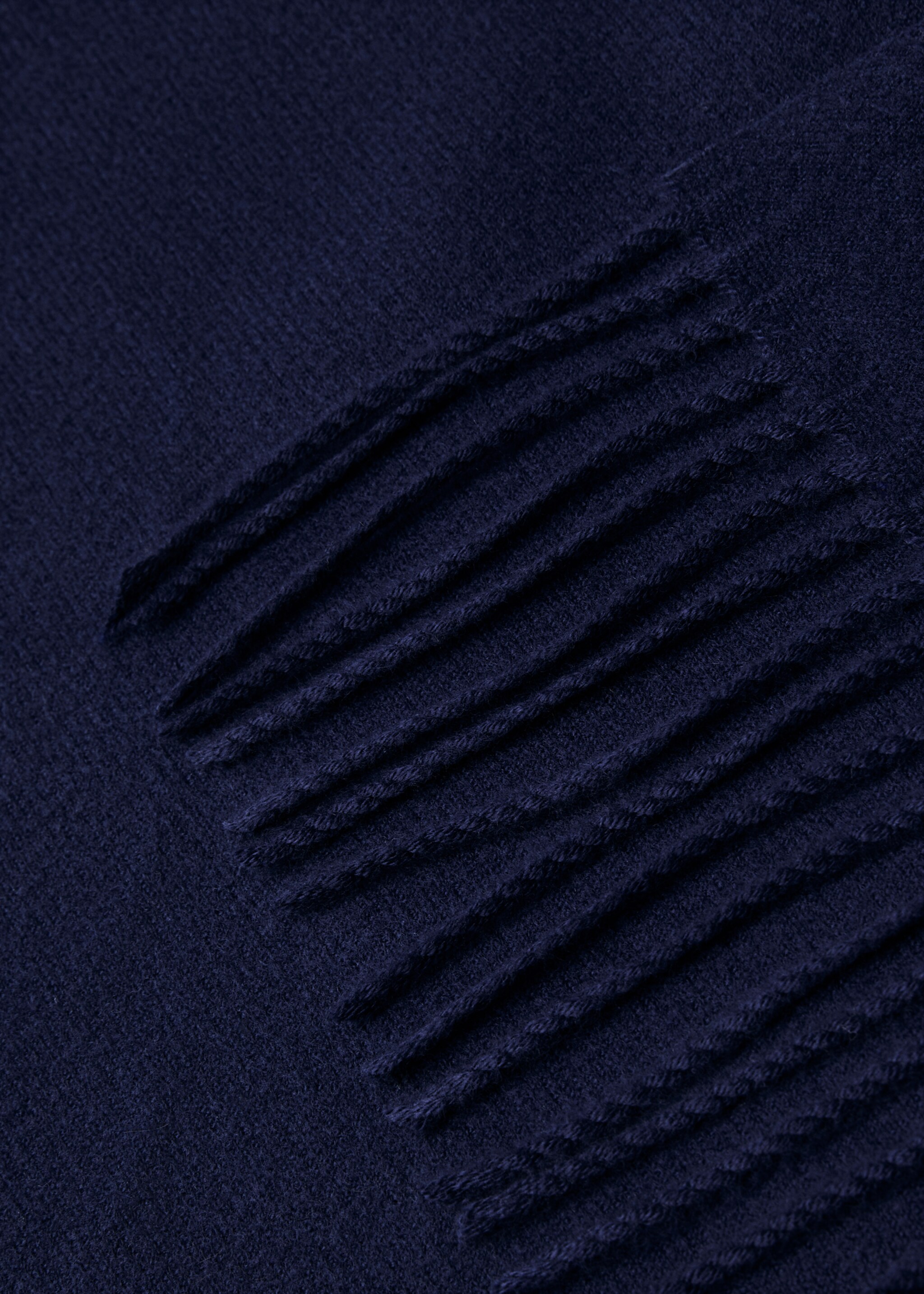 Blanket detail fringes - Details of the article 2, Navy. Ref: 87022896-00.