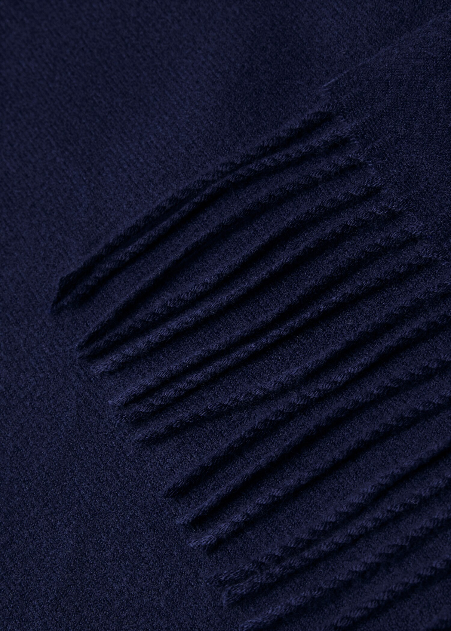 Blanket detail fringes - Details of the article 2