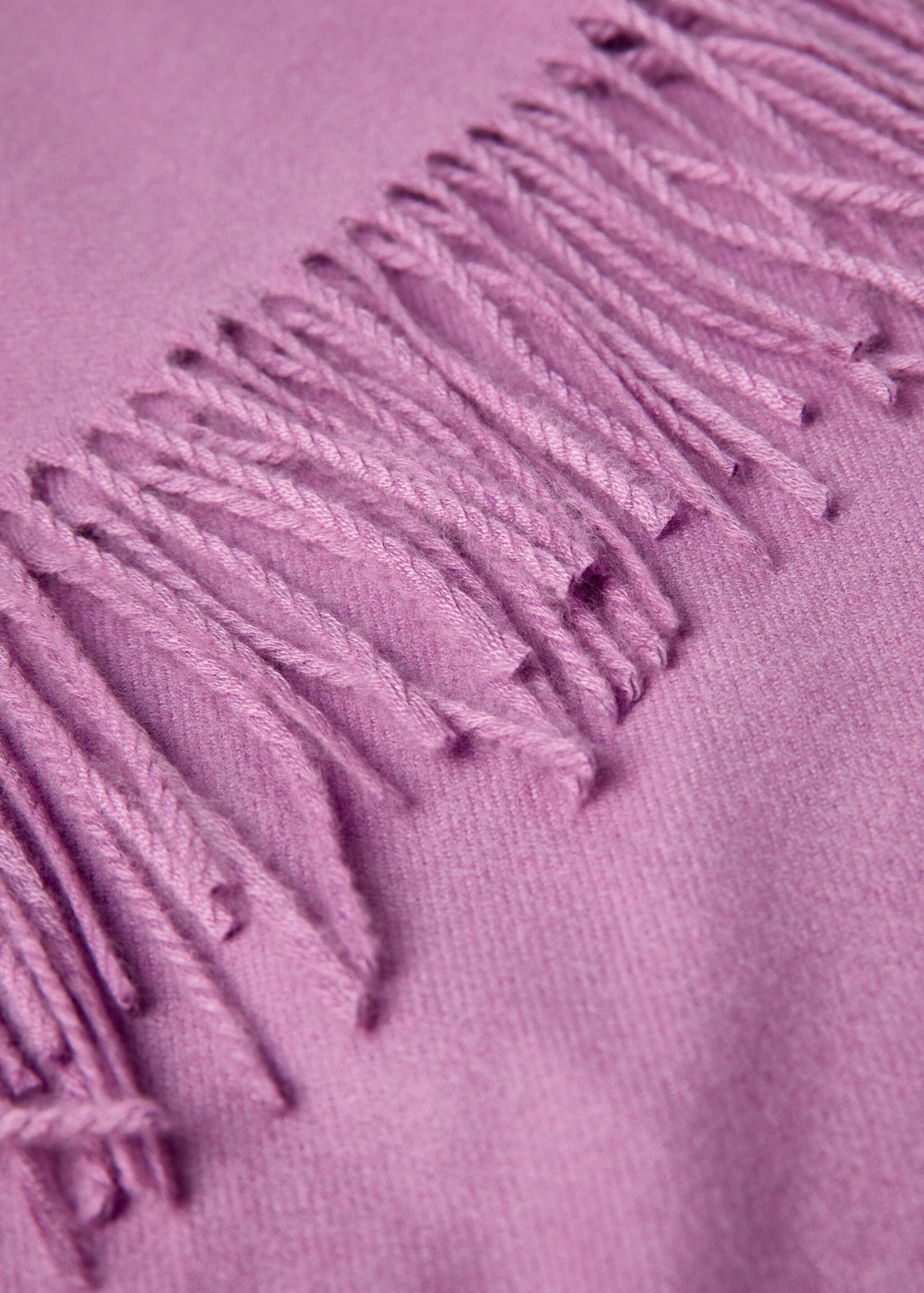 Blanket detail fringes - Details of the article 2, Medium Pink. Ref: 87022896-00.