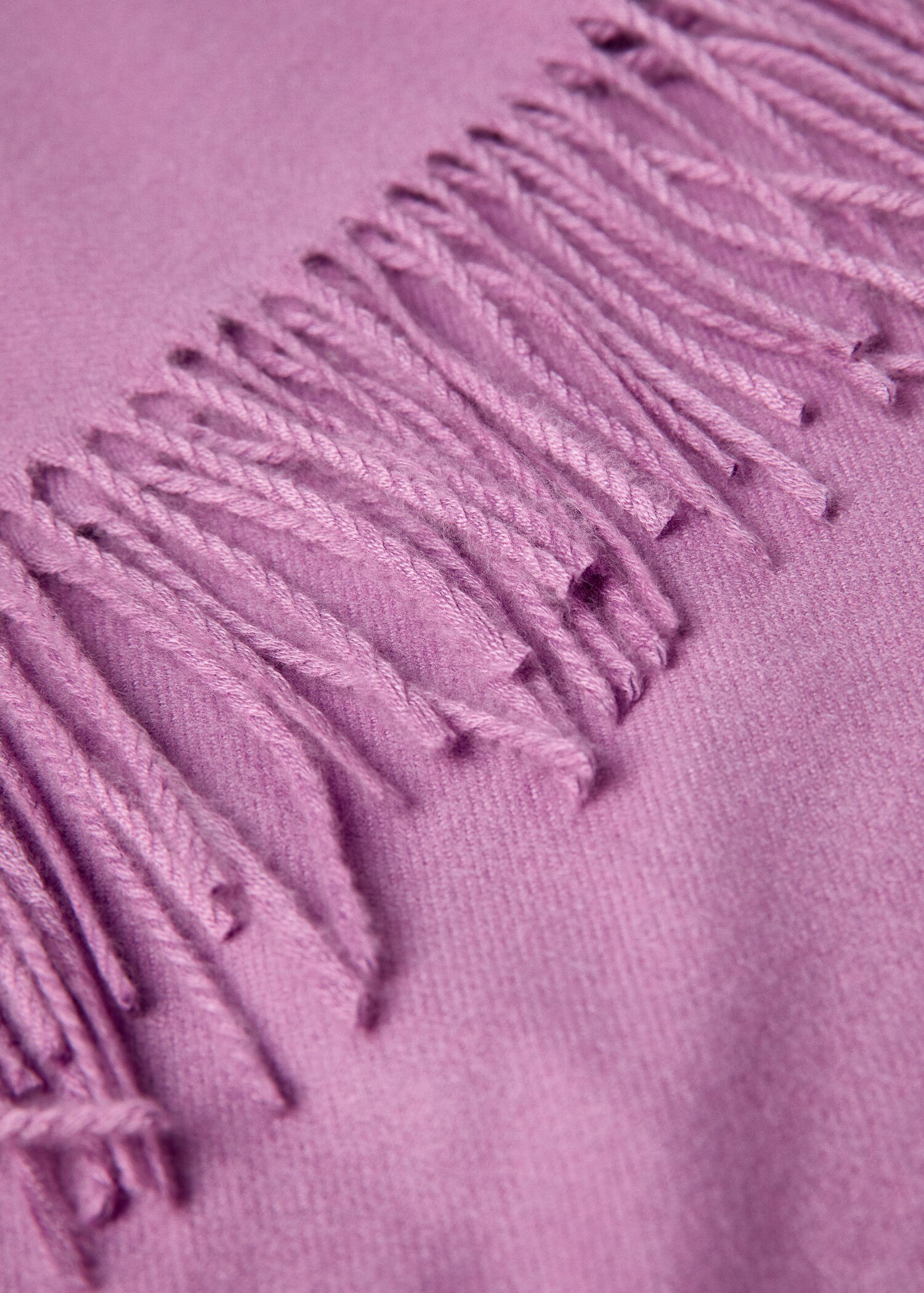 Blanket detail fringes - Details of the article 2