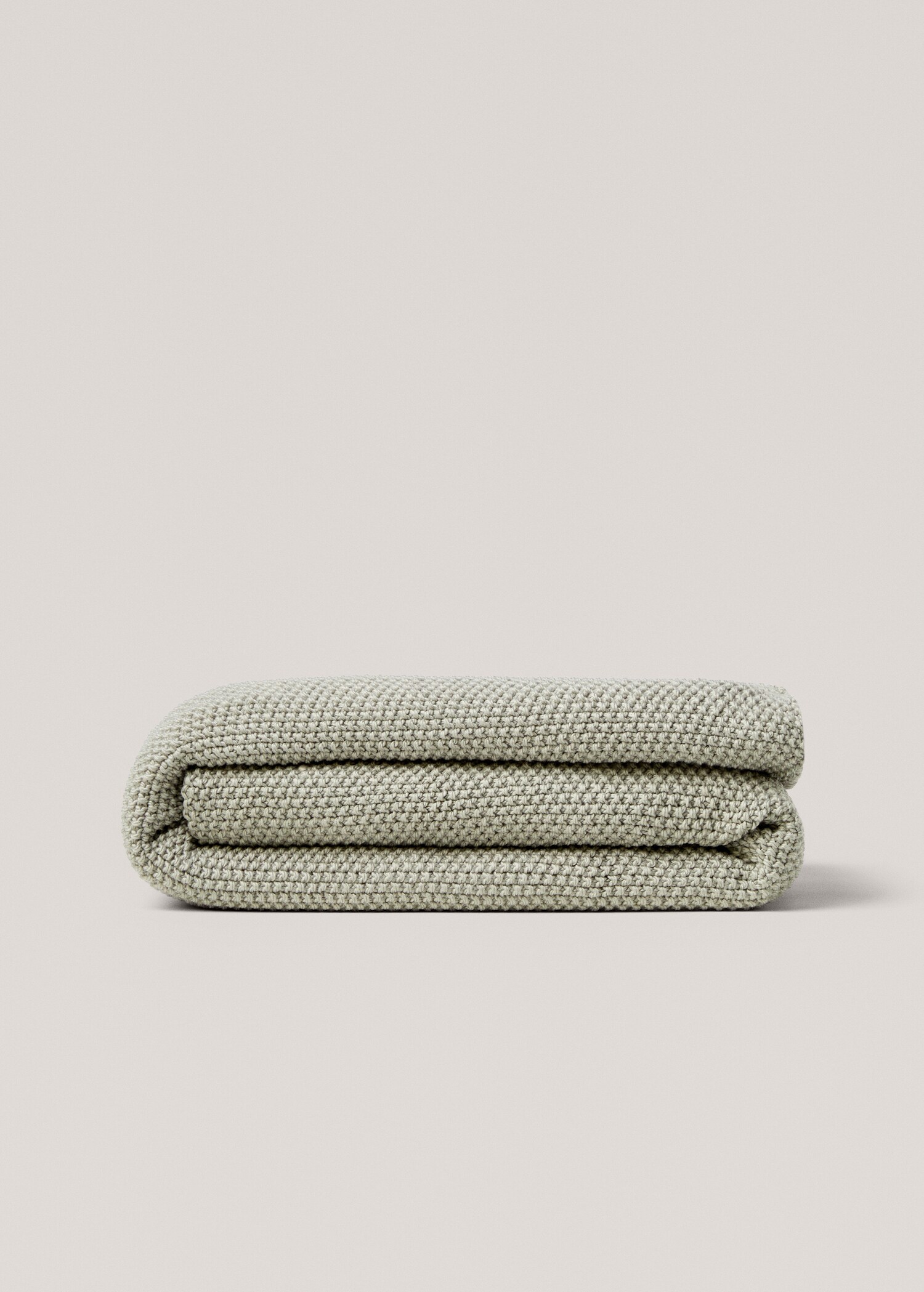 Knitted blanket with design - Article without model