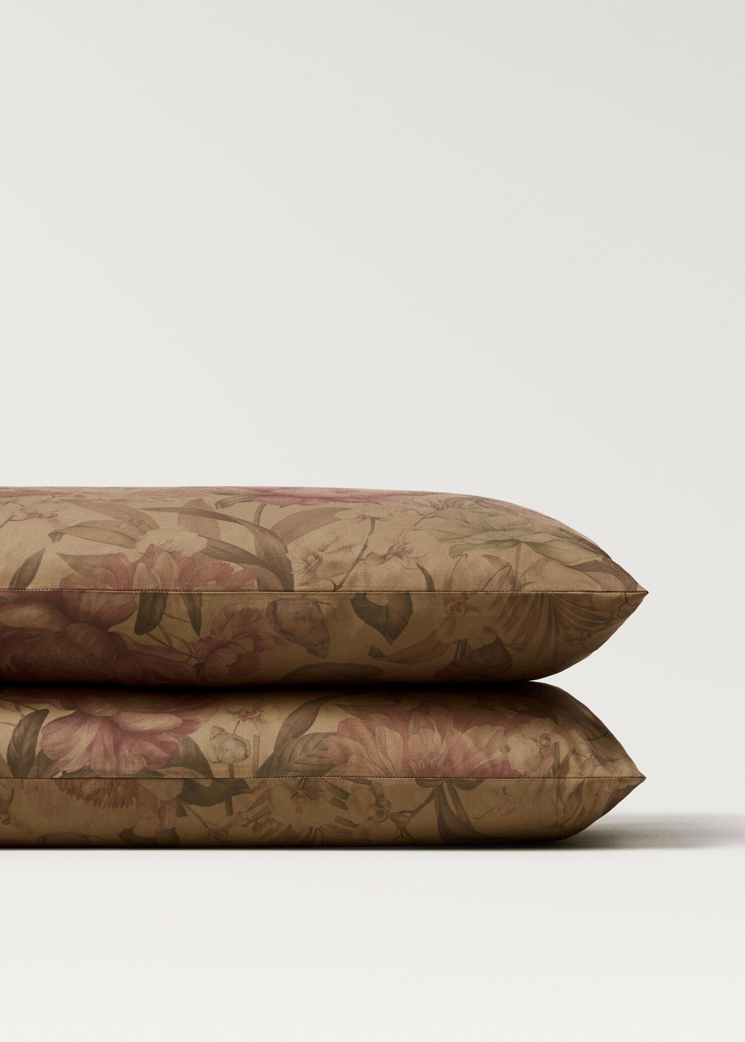 Two cotton percale multi-coloured floral-print pillowcases 50x75 cm - Details of the article 1