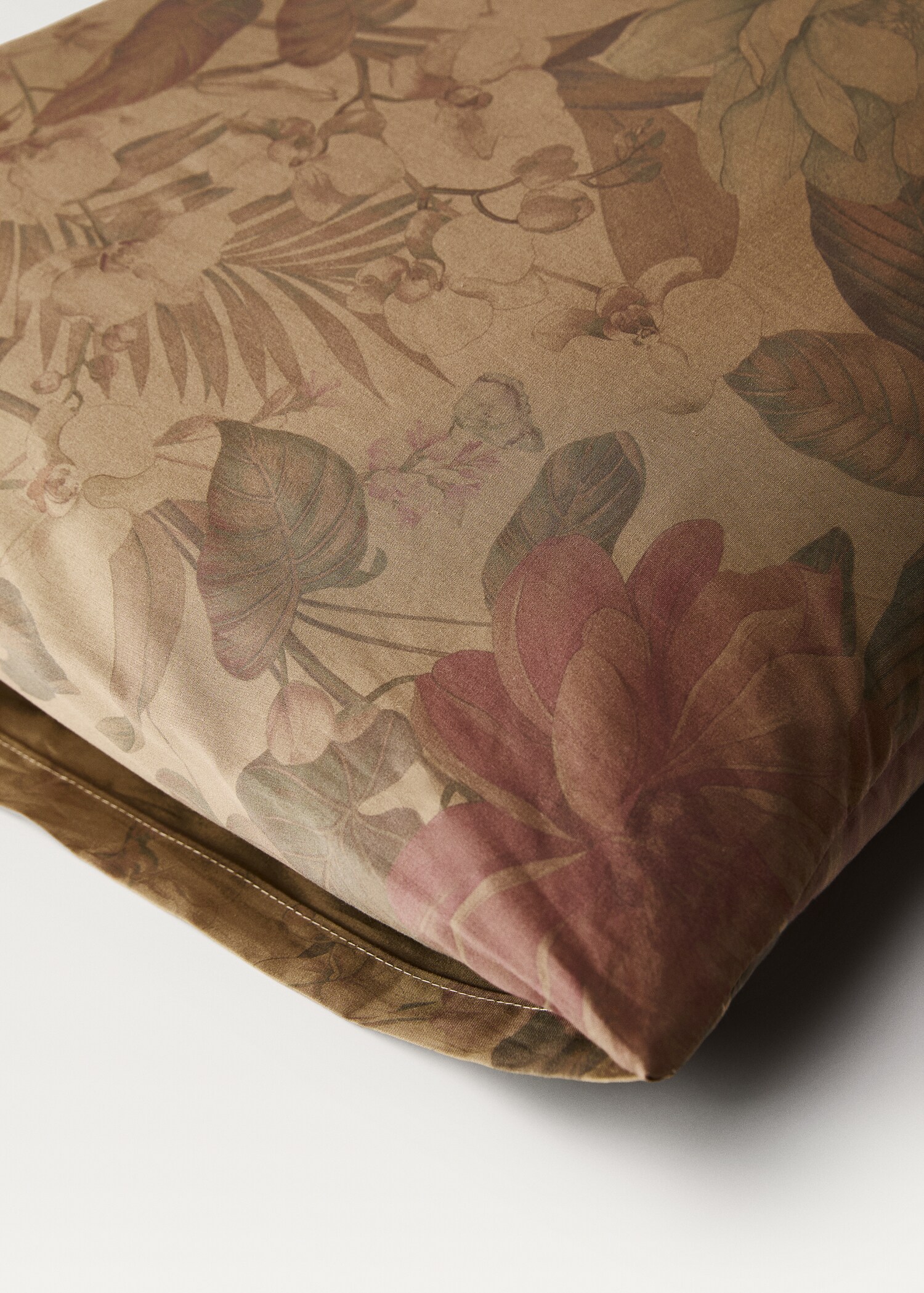 Two cotton percale multi-coloured floral-print pillowcases 50x75 cm - Details of the article 3