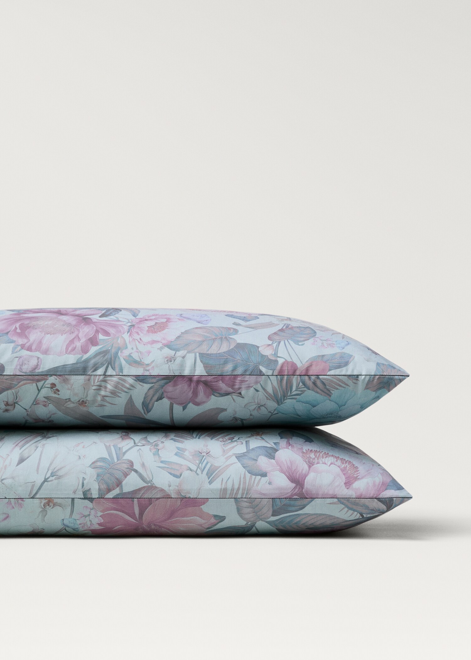 Two cotton percale multi-coloured floral-print pillowcases 50x75 cm - Details of the article 1