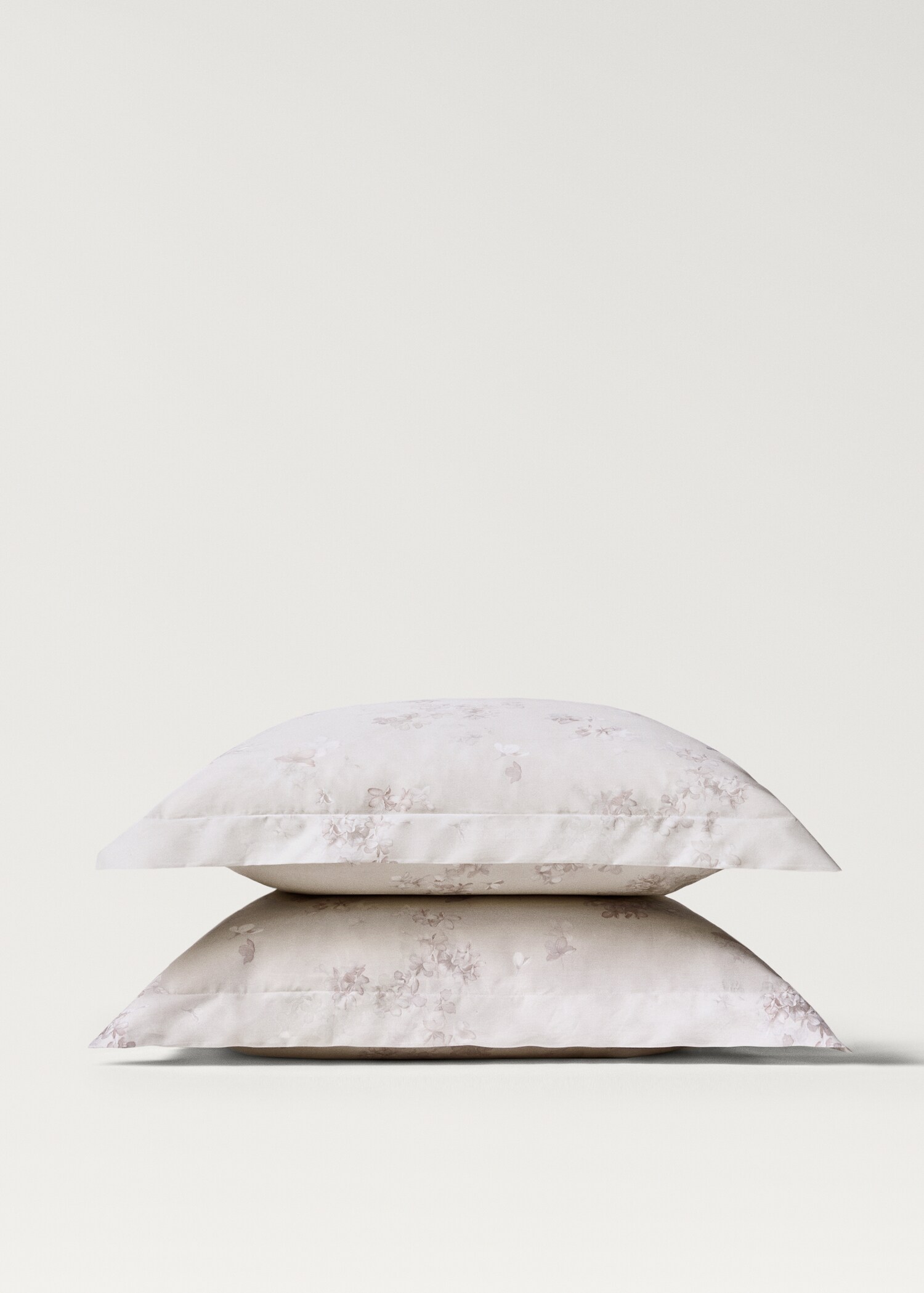 Two cotton percale romantic floral-print pillowcases 60x60 cm - Details of the article 3