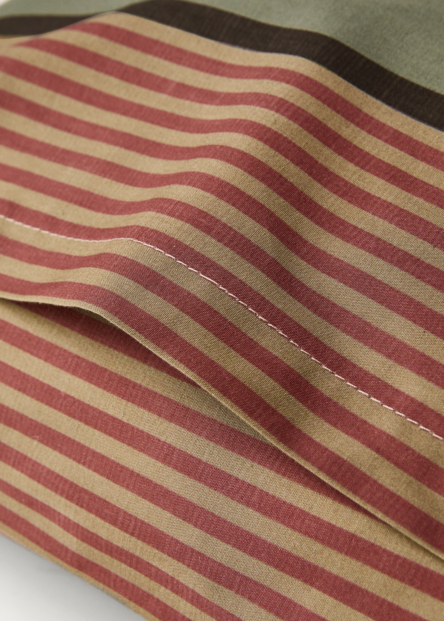 Two cotton percale multi-striped pillowcases 50x75 cm - Details of the article 2