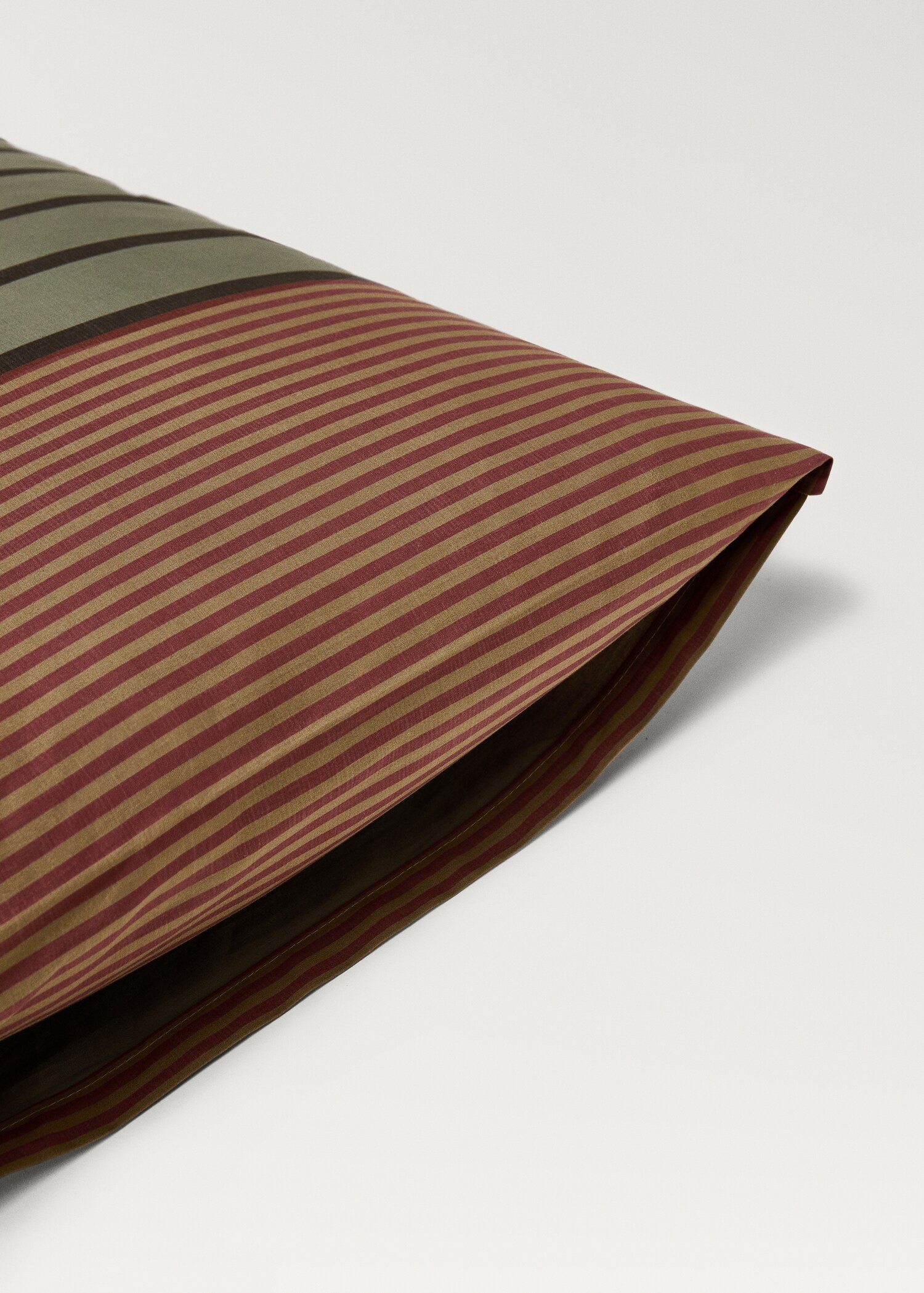 Two cotton percale multi-striped pillowcases 50x75 cm - Details of the article 3