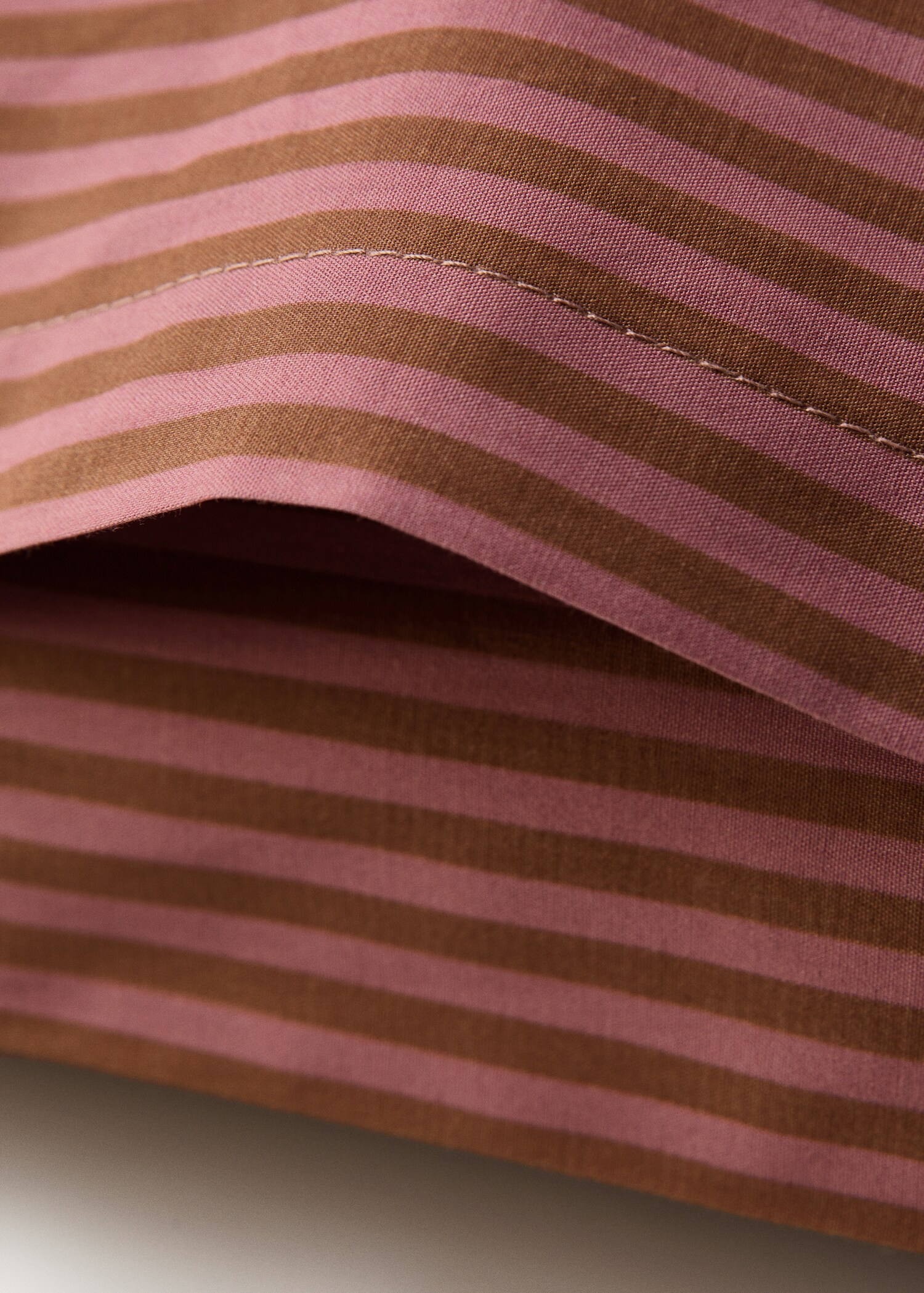 Two cotton percale multi-striped pillowcases 50x75 cm - Details of the article 2