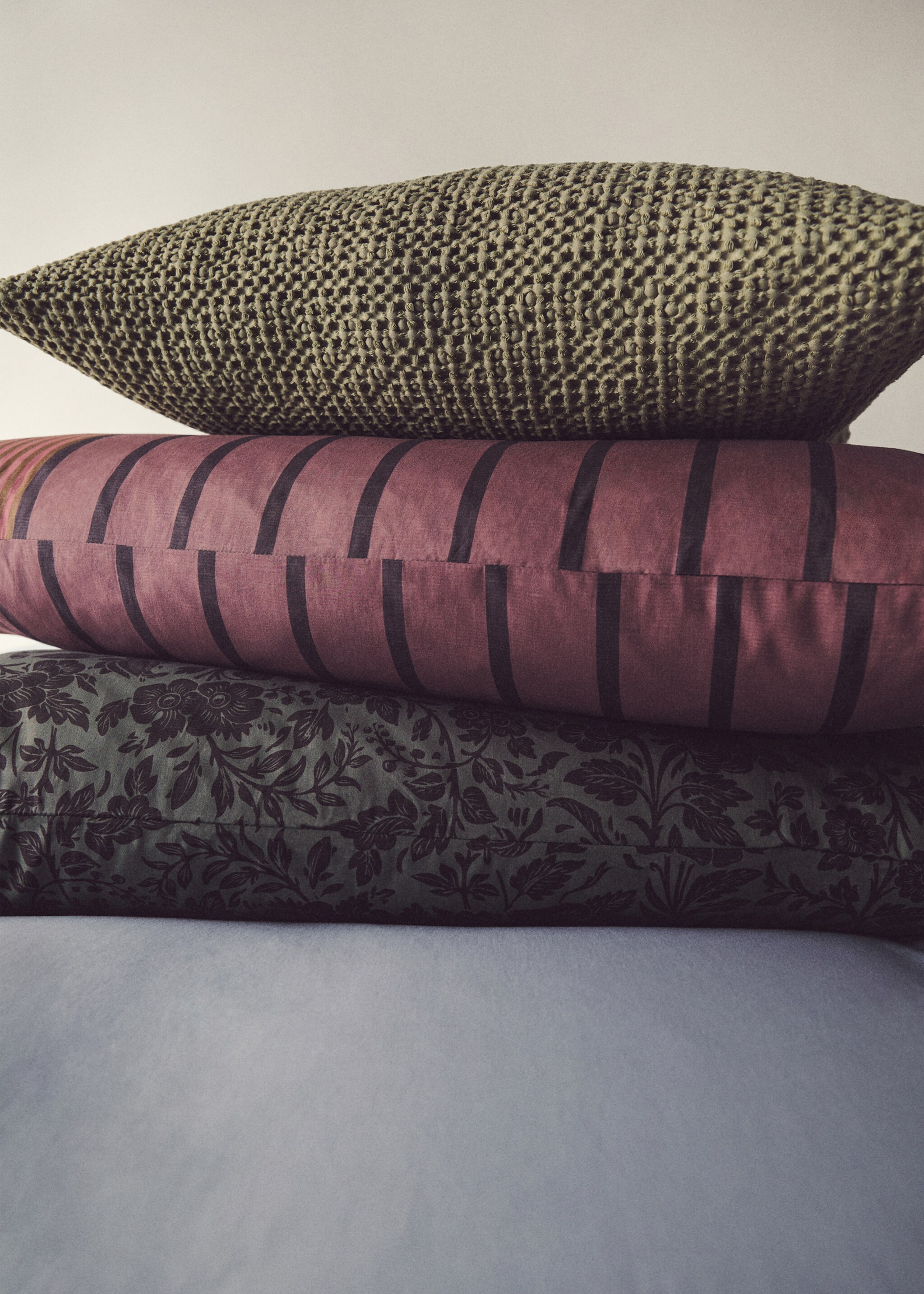 Two cotton percale multi-striped pillowcases 50x75 cm - Details of the article 6, Pink. Ref: 87022938-00.