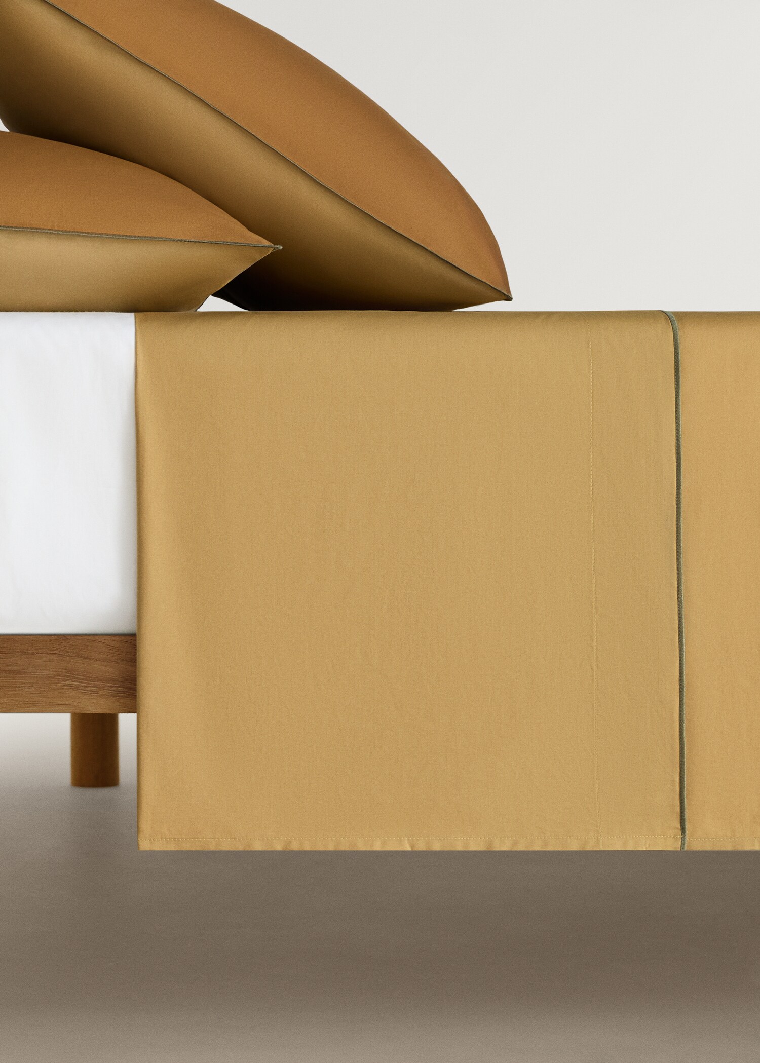 Bovenlaken met contrasterende overlock, bed 90 cm - Artikel zonder model