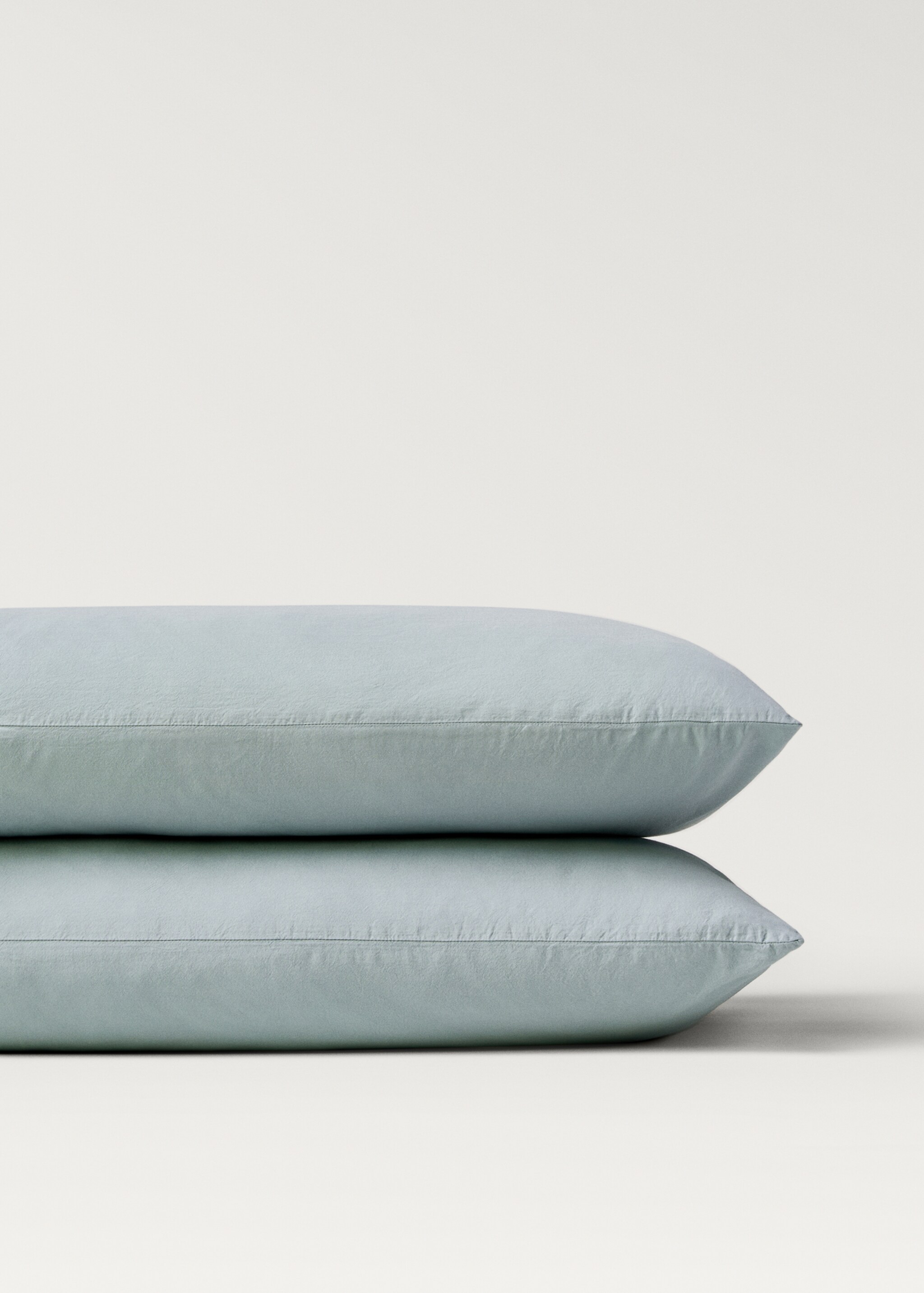 Två örngott i tvättad bomull med knytband 50x75 cm - Detaljer om artikeln 3, Pastellgrön. Ref: 87022961-00.