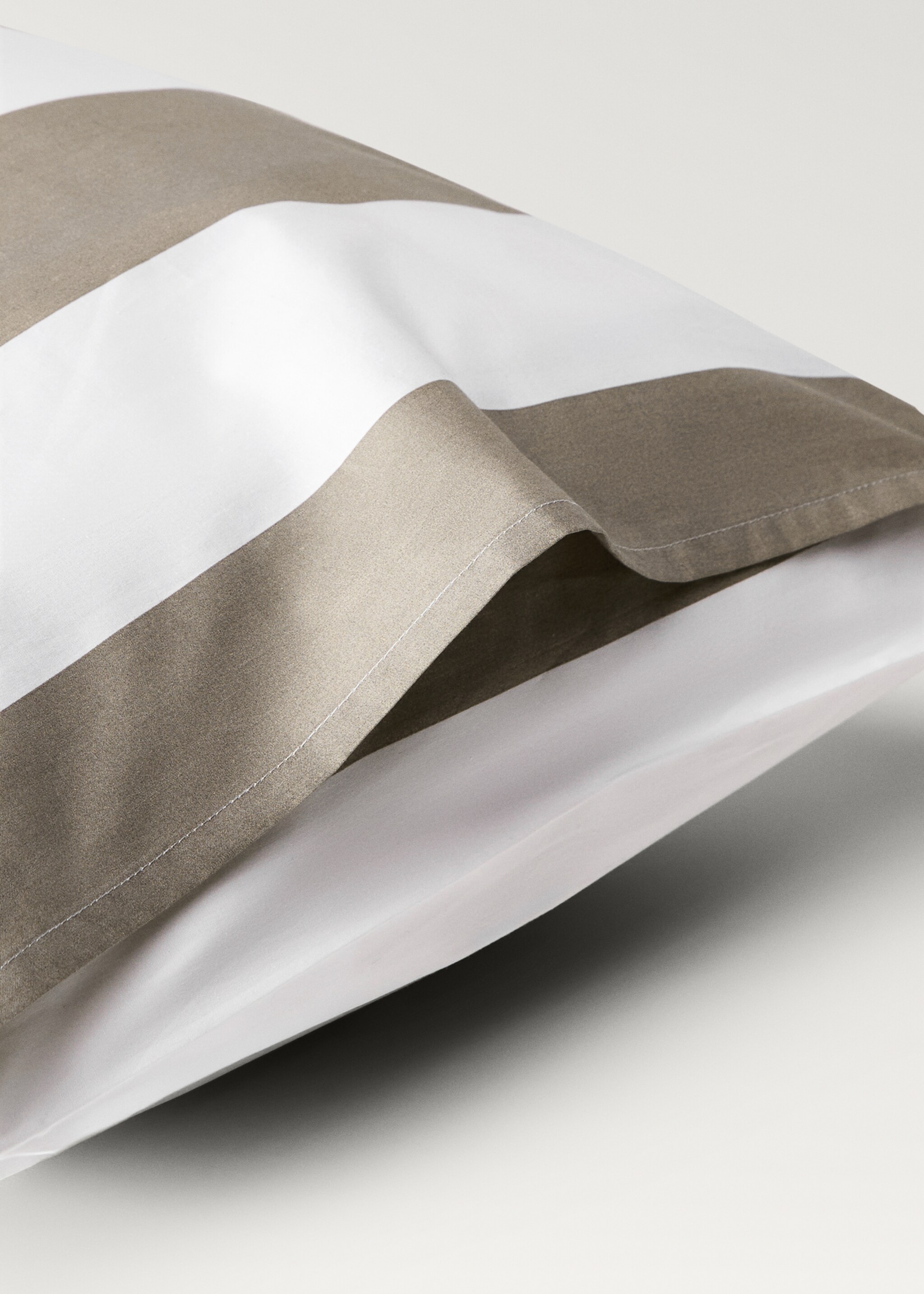 Dues fundes coixinera cotó percala ratlles 50x75 cm - Detall de l'article 3, Marró mitjà. Ref: 87022978-00.