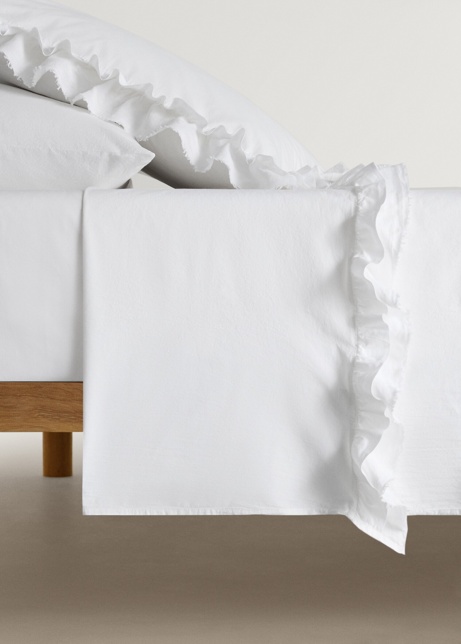 Ruffled washed cotton linen top sheet for 180/200 cm bed - Article without model