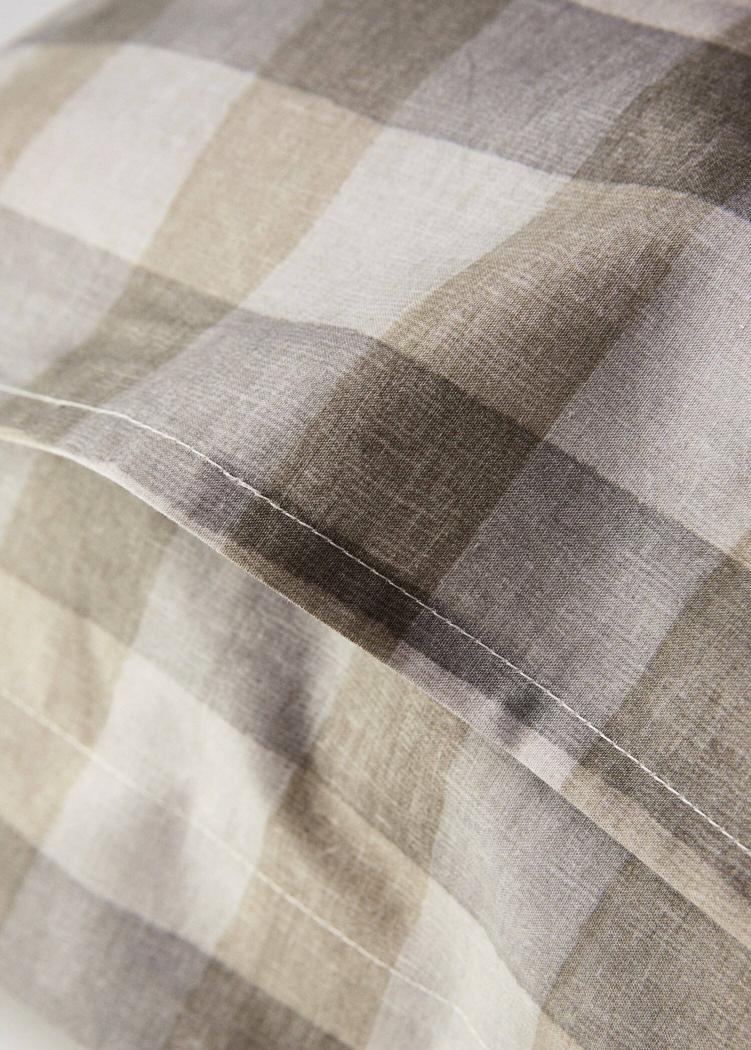 Two cotton percale check pillowcases 60x60 cm - Details of the article 2