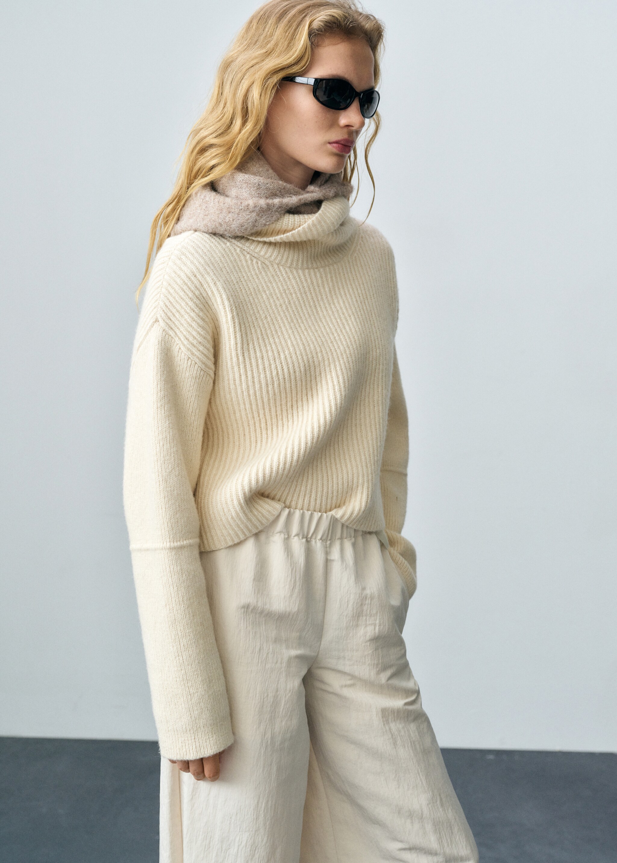 Wool blend turtleneck sweater - Medium plane, Ecru. Ref: 87023275-00.