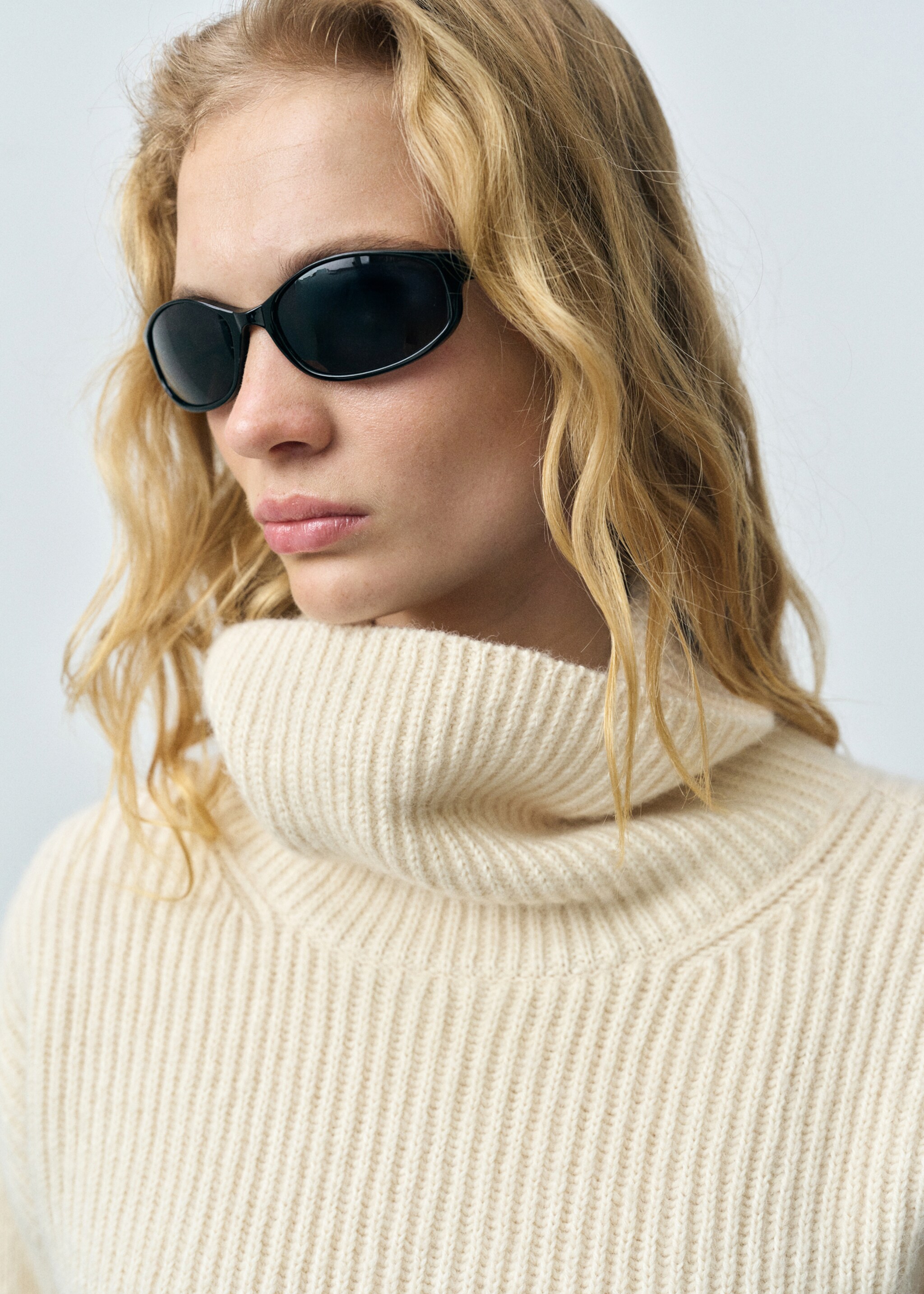 Wool blend turtleneck sweater - Details of the article 1, Ecru. Ref: 87023275-00.
