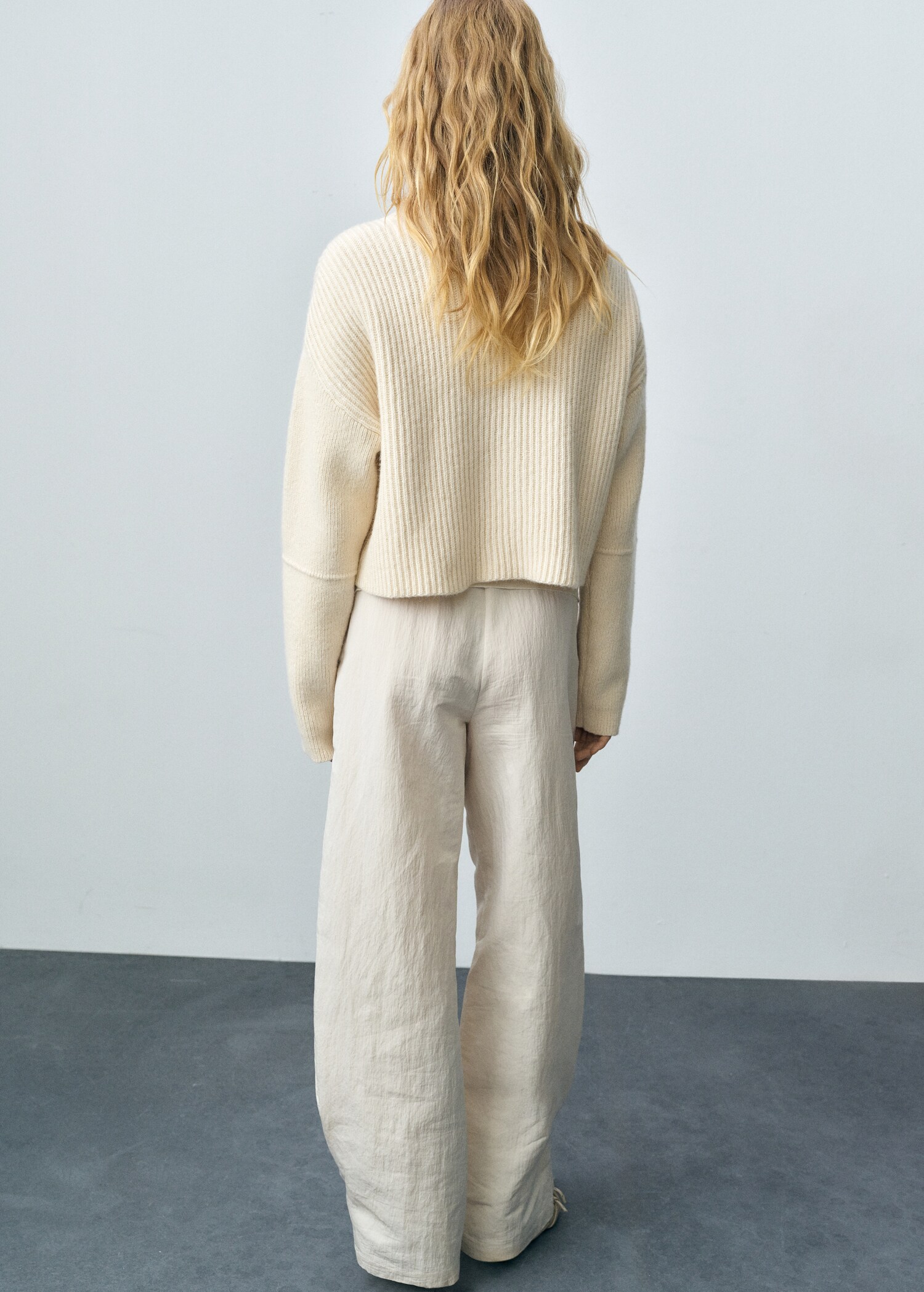 Wool blend turtleneck sweater - Reverse of the article