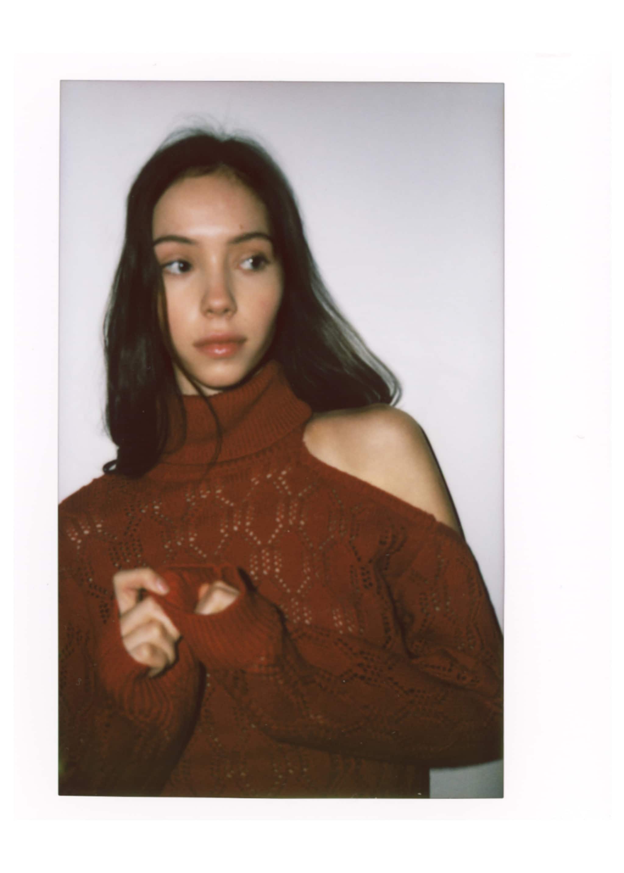 Asymmetric knit sweater - Details of the article 6, Red. Ref: 87023280-00.