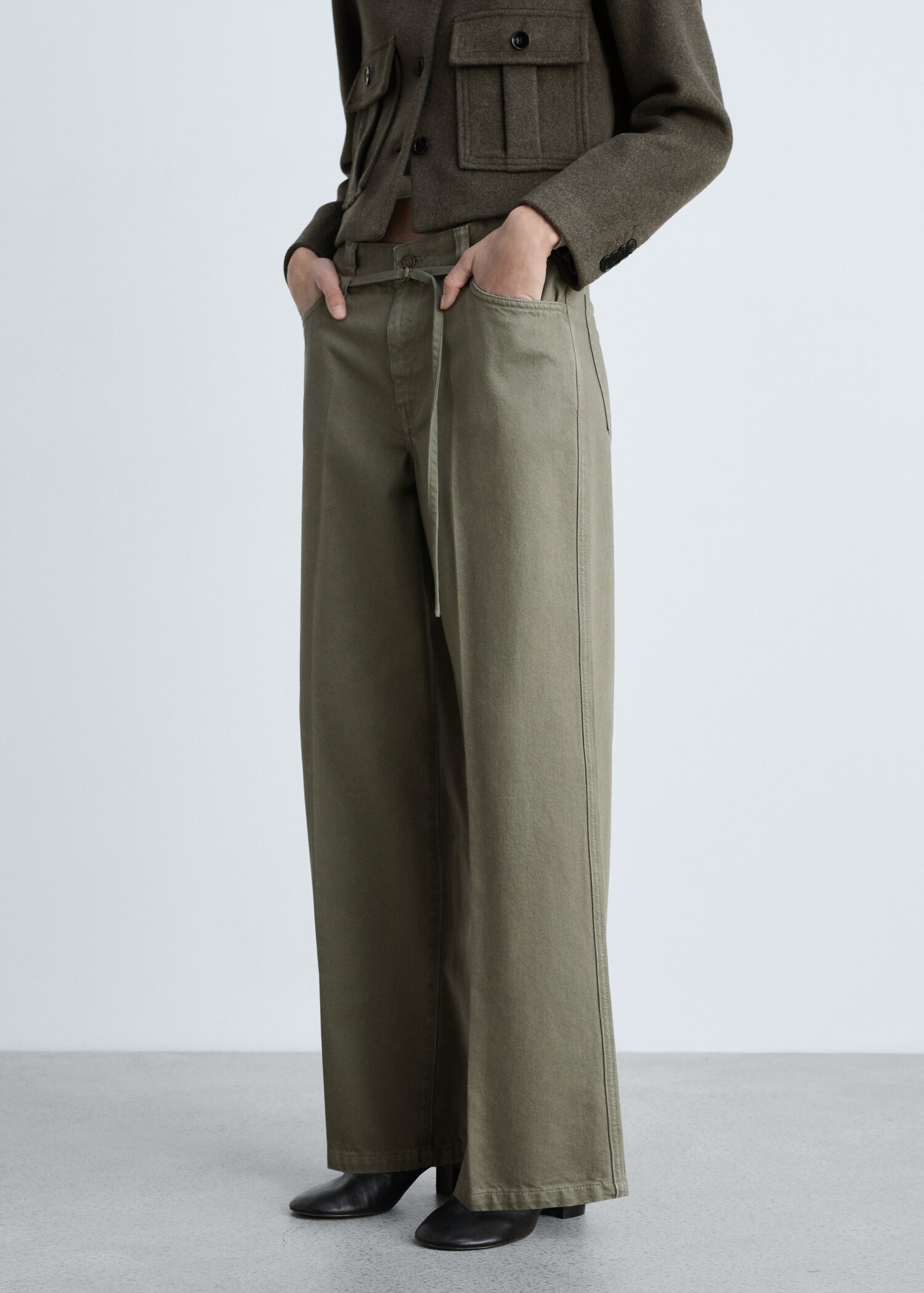 Wide leg jeans with belt detail - Medium plane