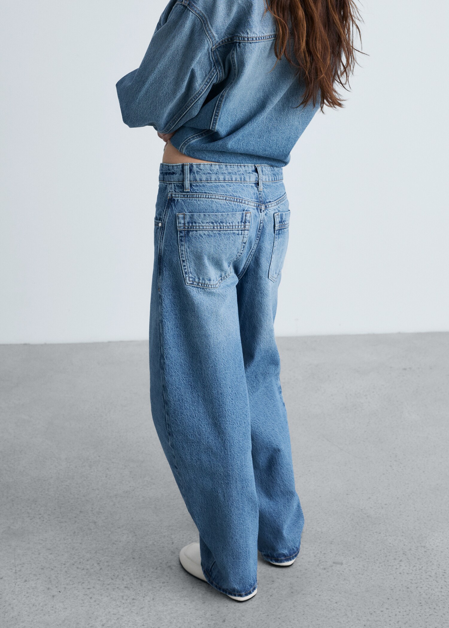 Balloon jeans med medelhög midja - Artikelns baksida