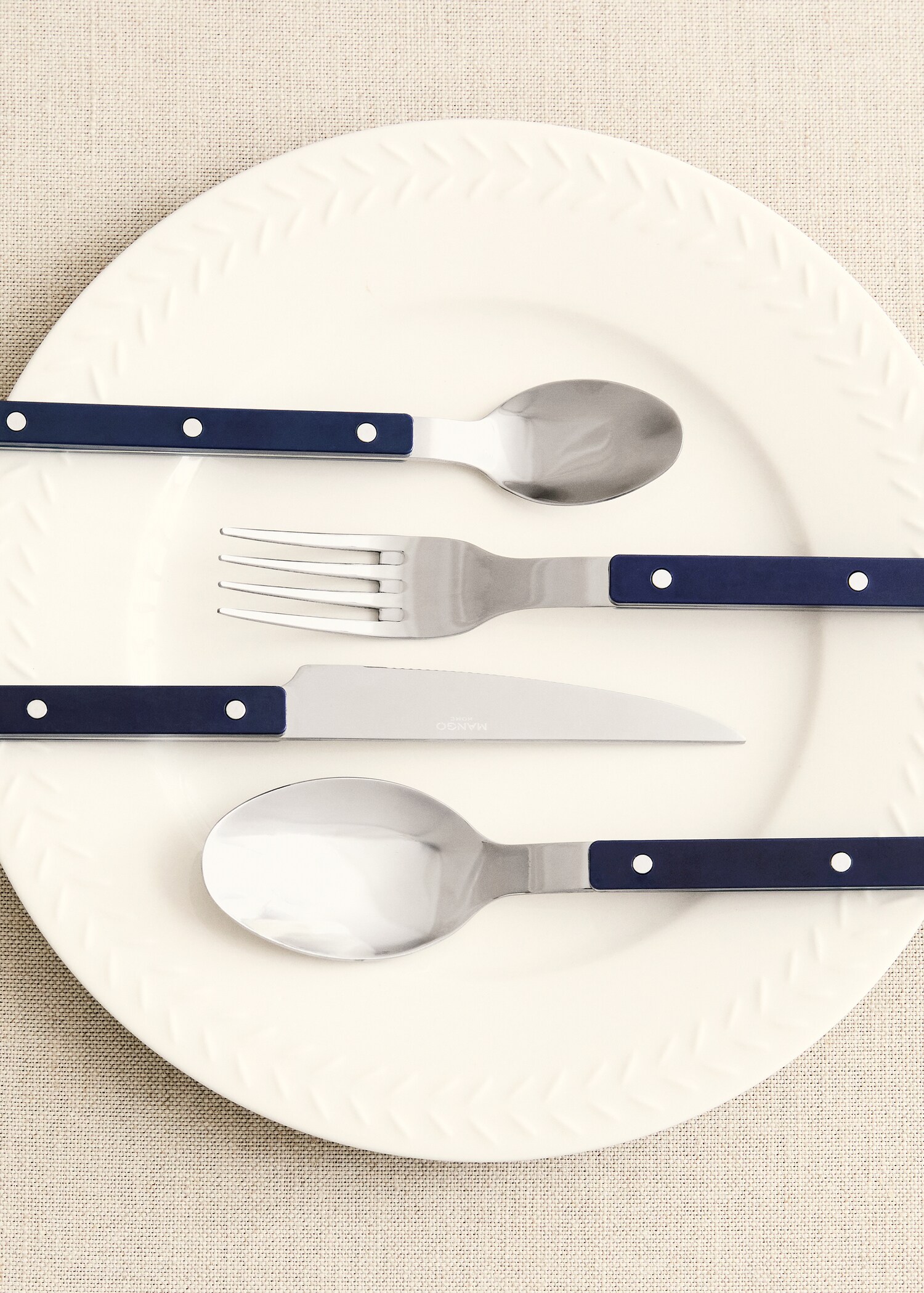 Cutlery set of 4 pieces with resin handles - Details of the article 7