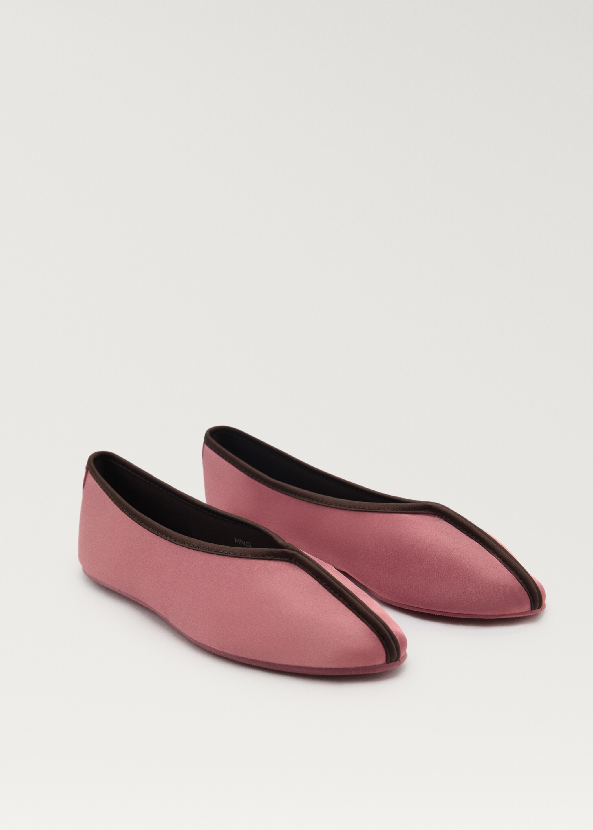 Ballerines en satin passepoil contrasté - Plan moyen, Rose. Ref: 87023649-00.