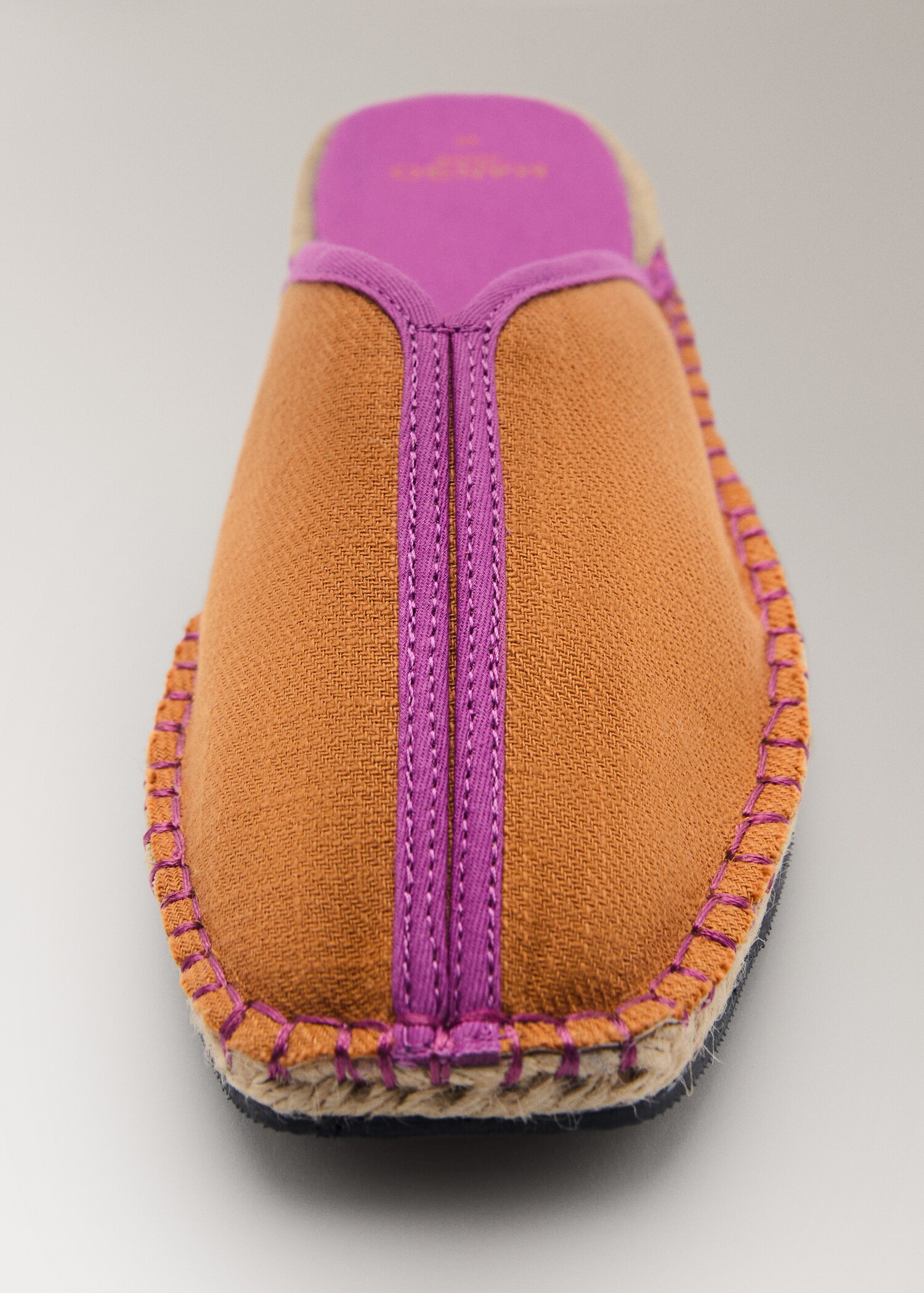 Chaussons ouverts à l’arrière avec détail contrastant - Détail de l'article 1