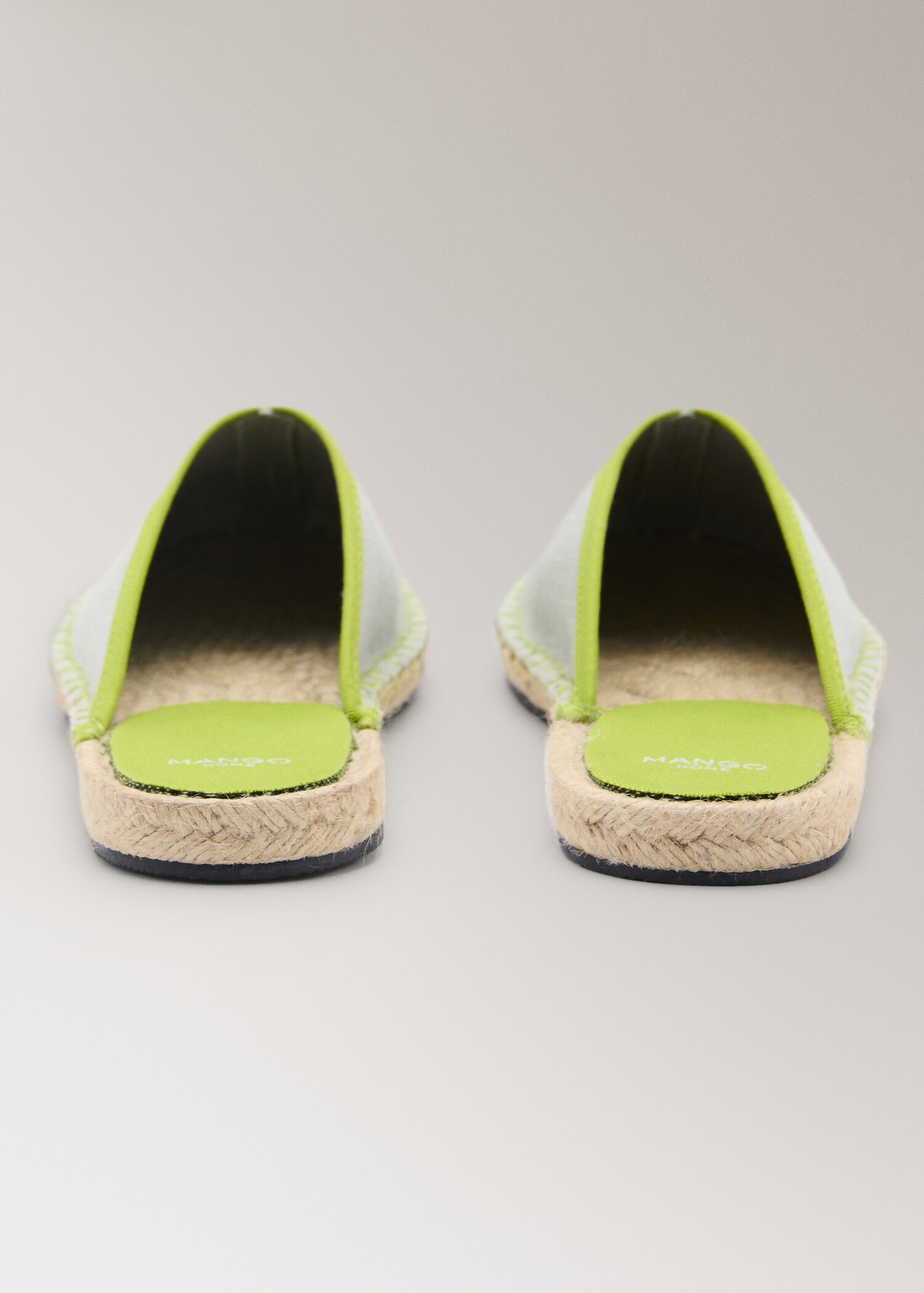 Chaussons ouverts à l’arrière avec détail contrastant - Détail de l'article 2