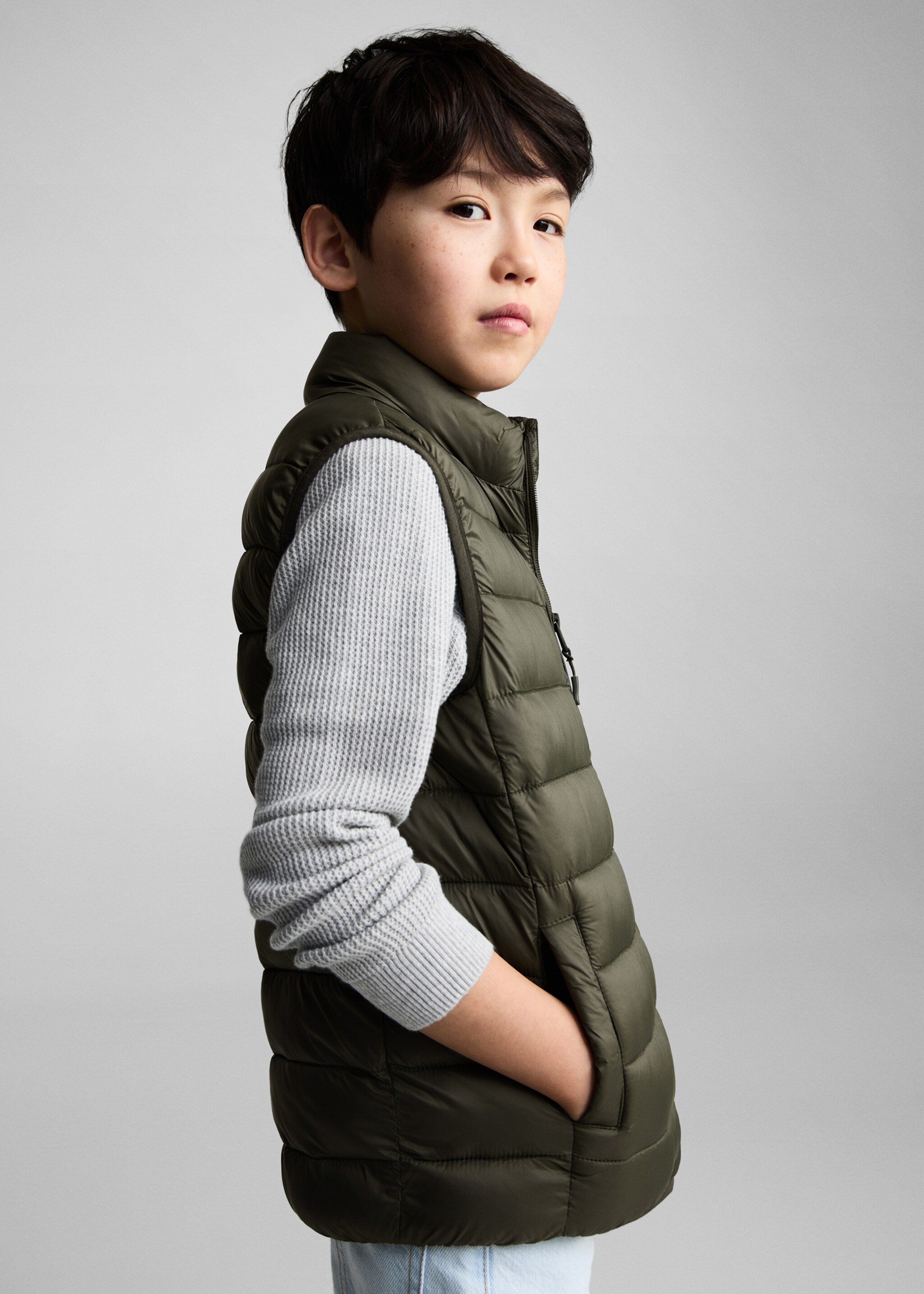 Quilted gilet - Medium plane, Khaki. Ref: 87023652-00.