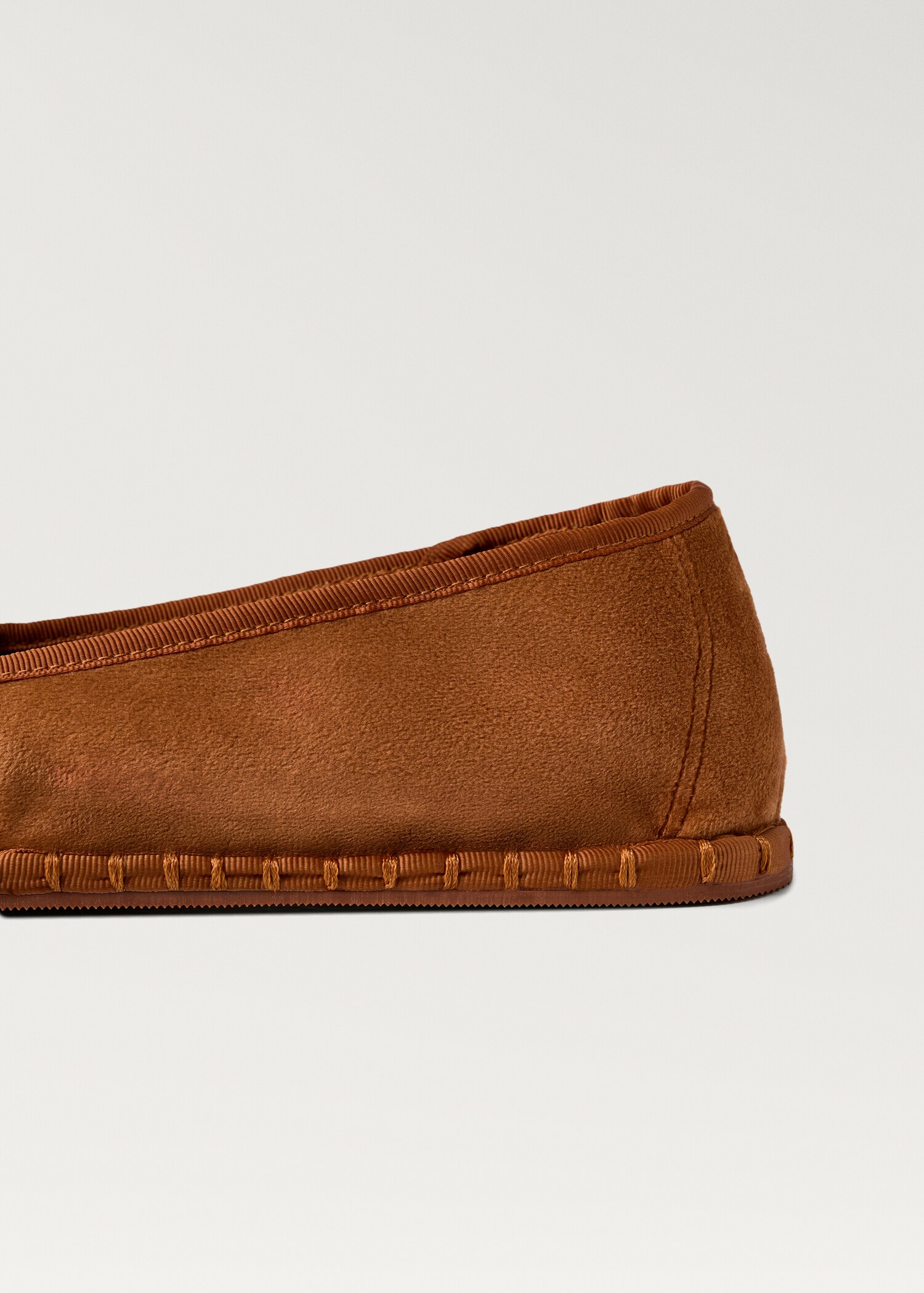 Chaussons en velours - Détail de l'article 1