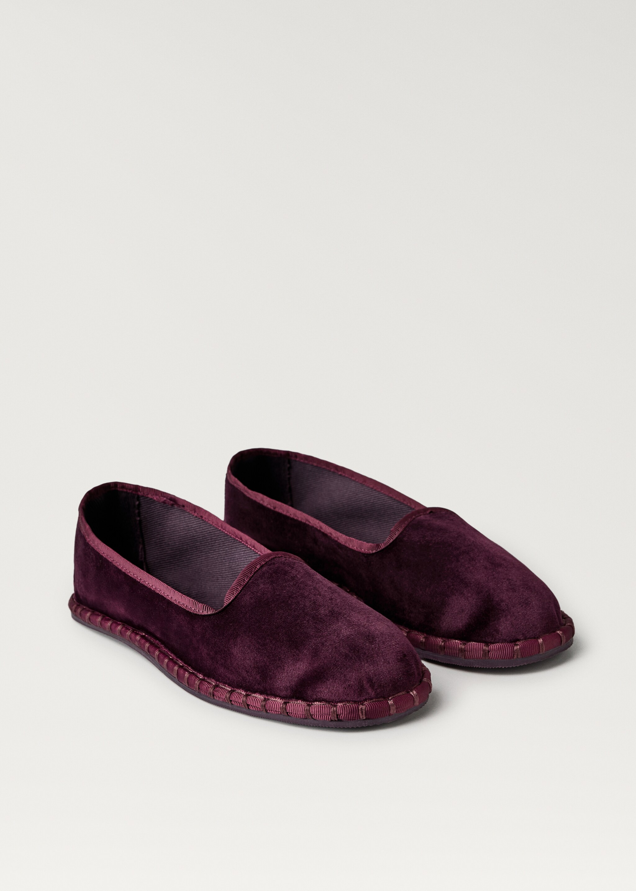 Chaussons en velours - Plan moyen, Prune. Ref: 87023654-00.