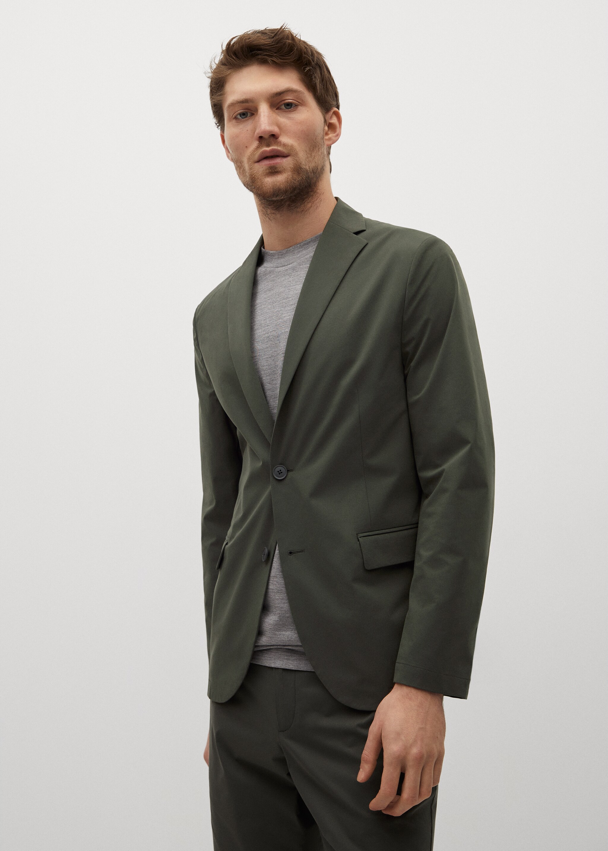 Americana slim fit empacable técnica - Plano medio