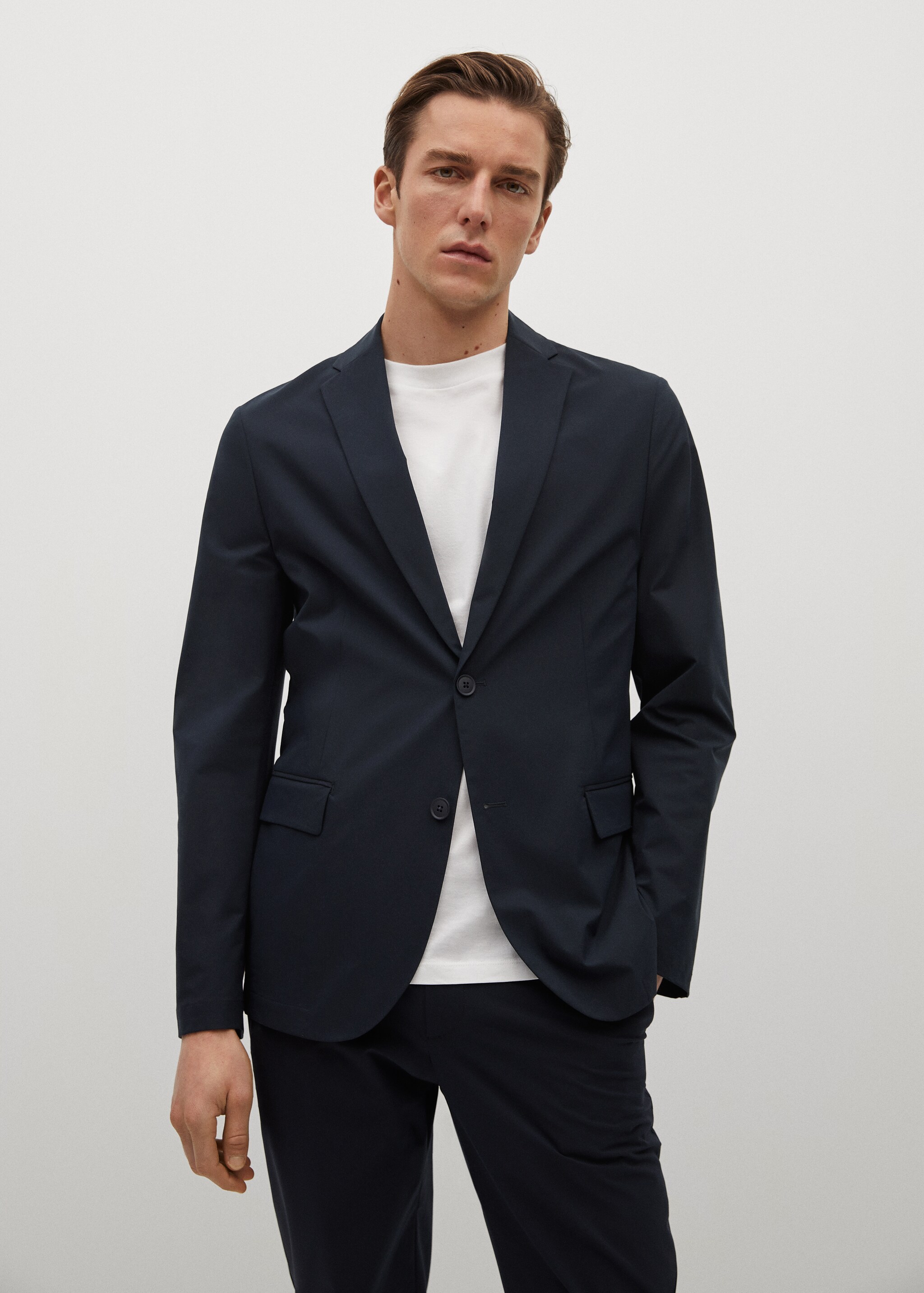 Americana slim fit empacable técnica - Plano medio