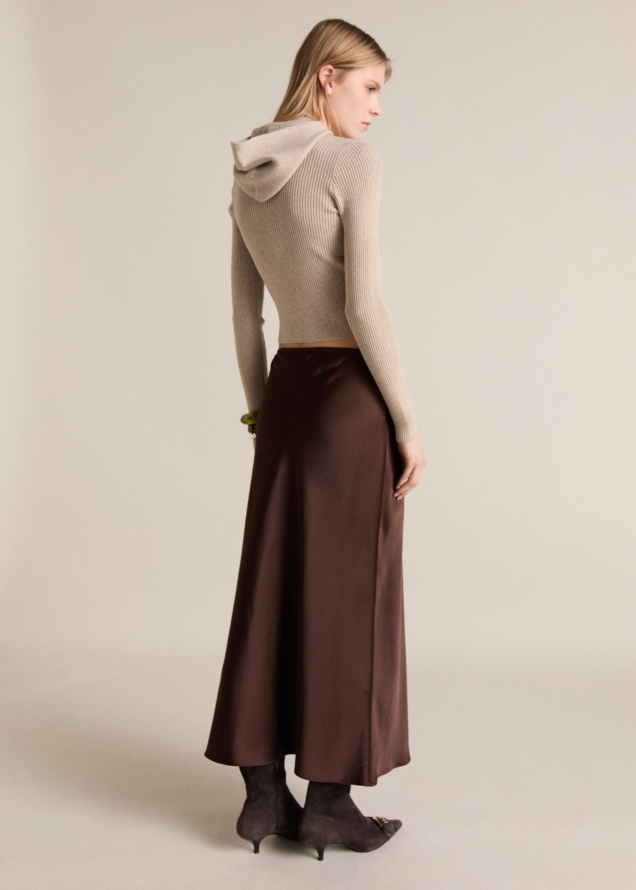 Gerippter Pullover mit Kapuze - Rückseite des Artikels, Hellgrau/Pastellgrau. Ref: 87024073-00.