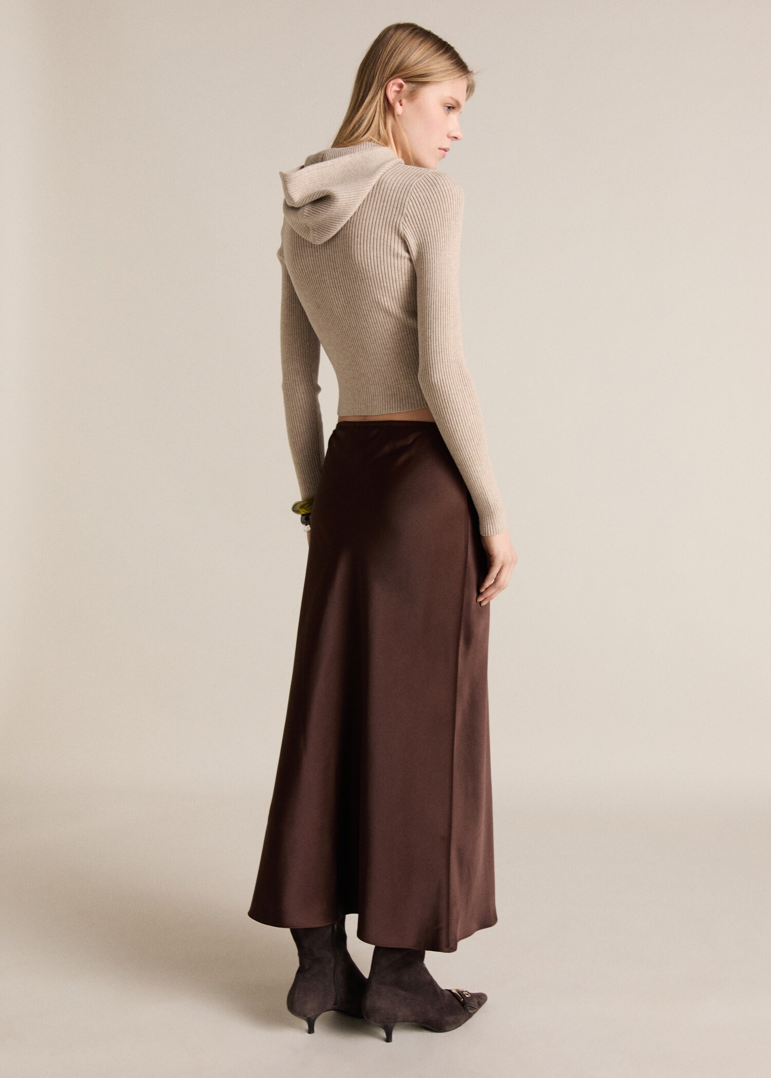 Gerippter Pullover mit Kapuze - Rückseite des Artikels