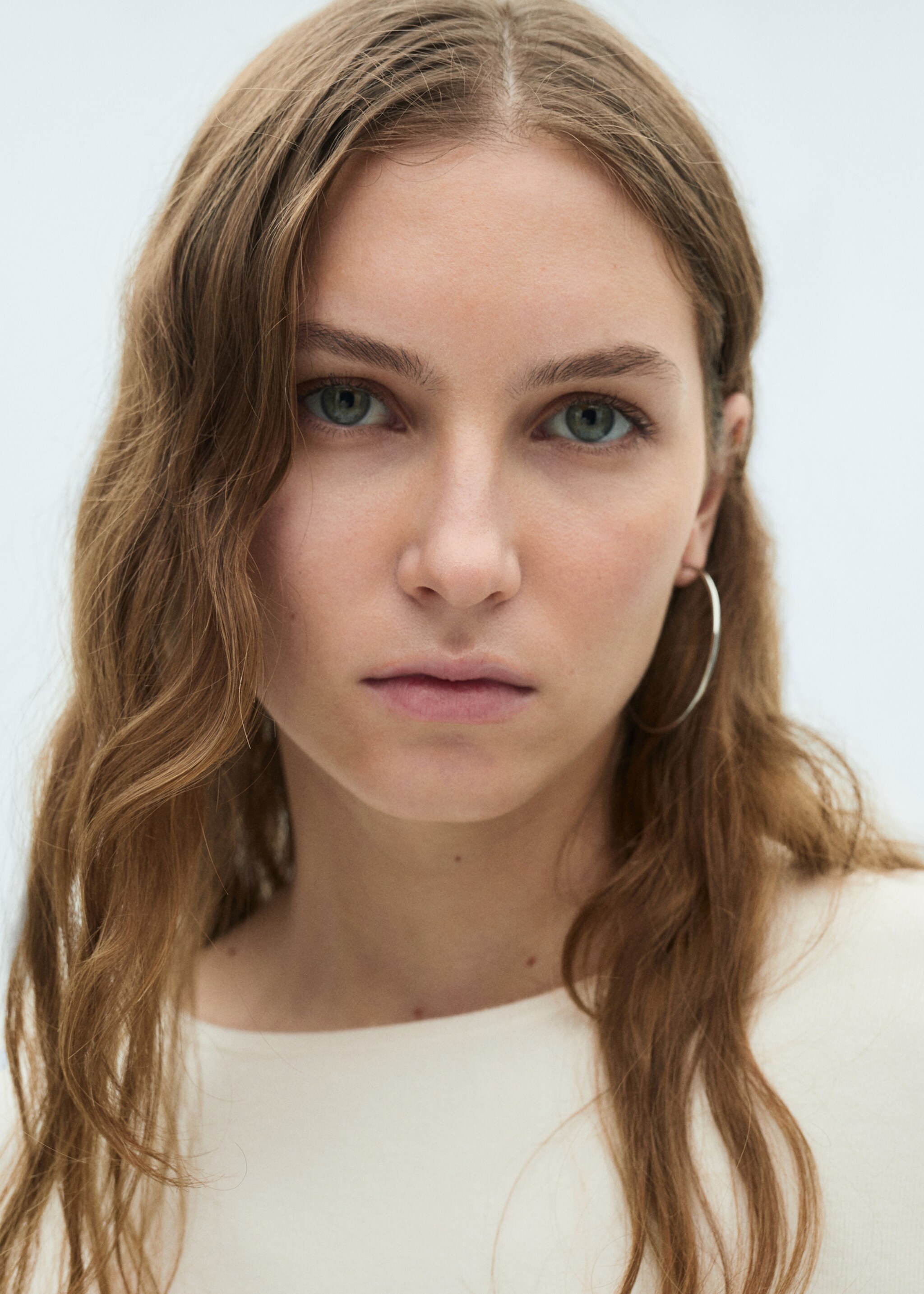 Knitted sweater with oversized sleeves - Details of the article 1, Ecru. Ref: 87024074-00.