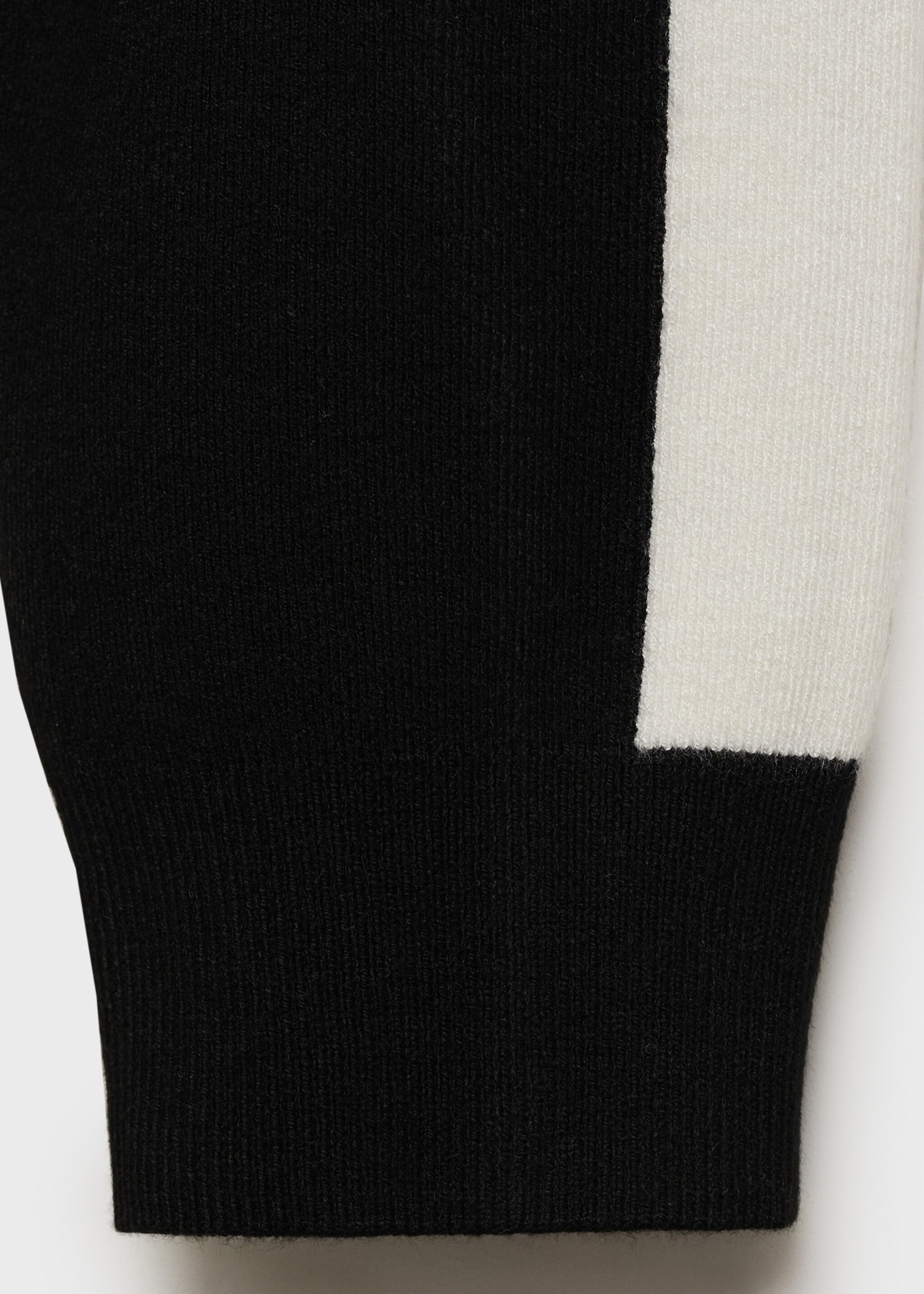Contrasting stripe knitted sweater - Details of the article 0, Black. Ref: 87024076-00.
