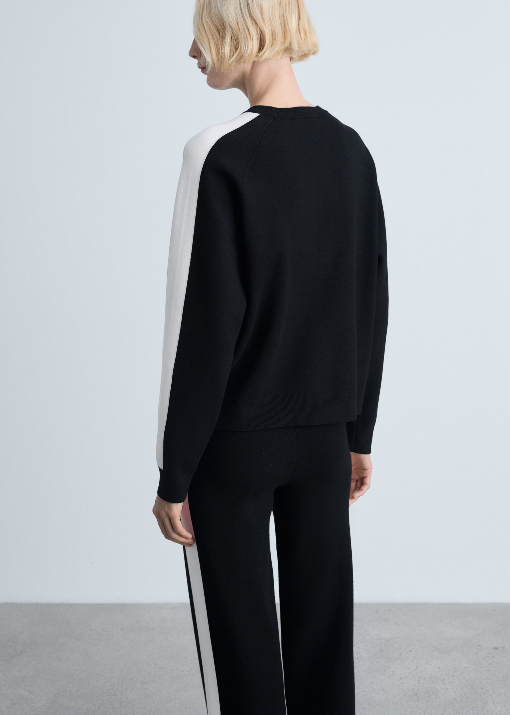 Contrasting stripe knitted sweater - Reverse of the article, Black. Ref: 87024076-00.