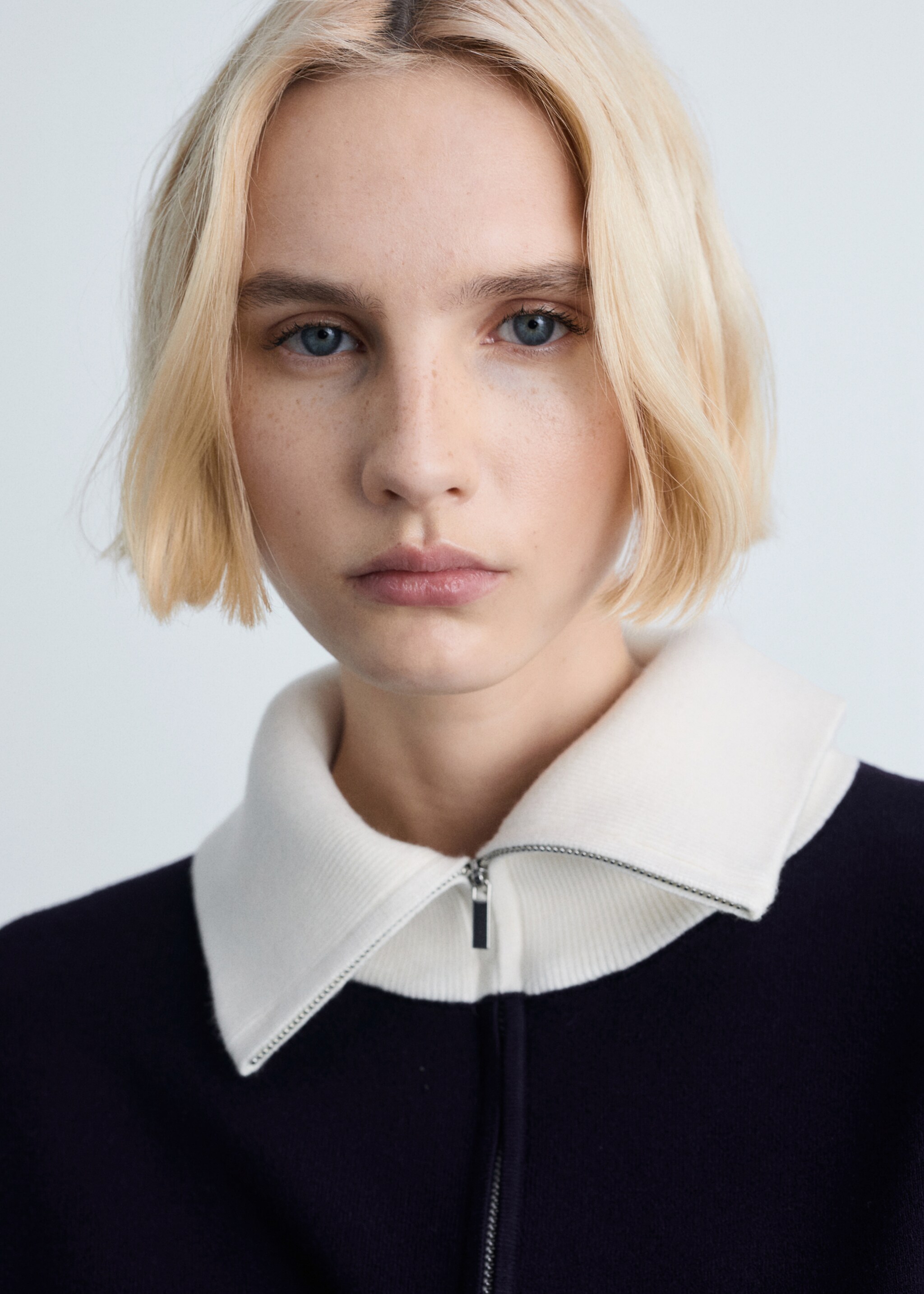 Knitted sweater with contrasting collar - Details of the article 1, Dark Navy. Ref: 87024077-00.