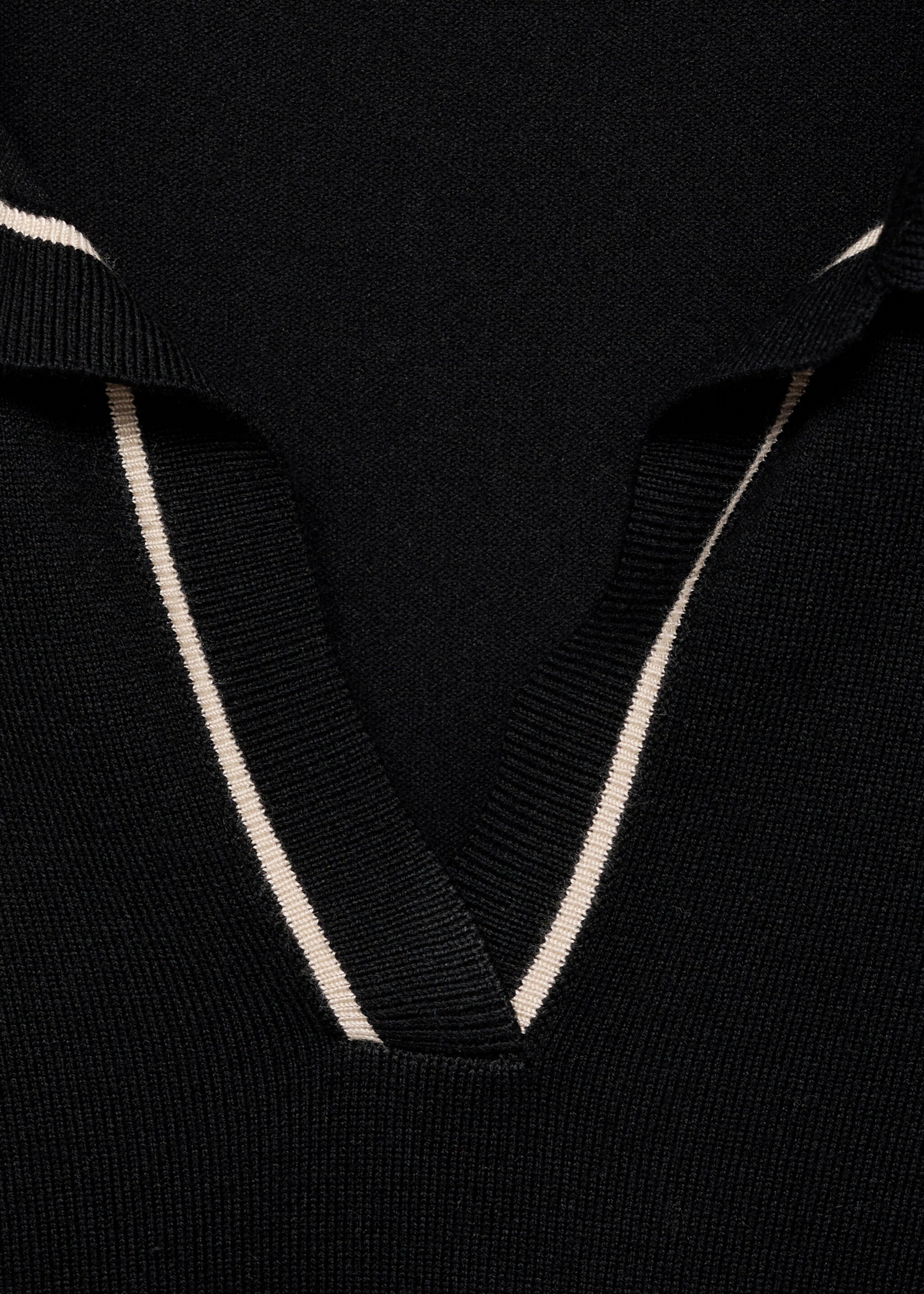 Pull revers contrastés liserés - Détail de l'article 8, Noir. Ref: 87024078-00.