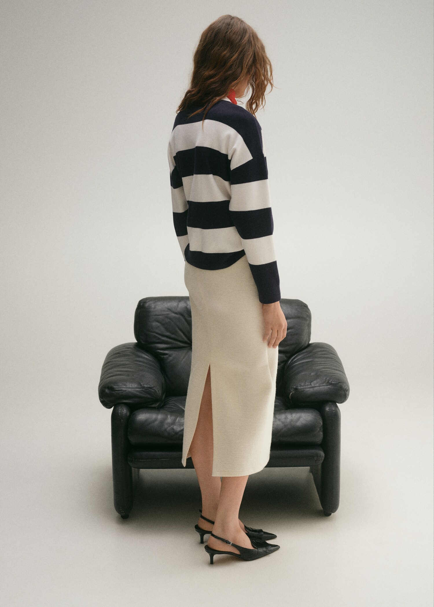 Gestreepte trui met ronde hals - Achterkant van het artikel