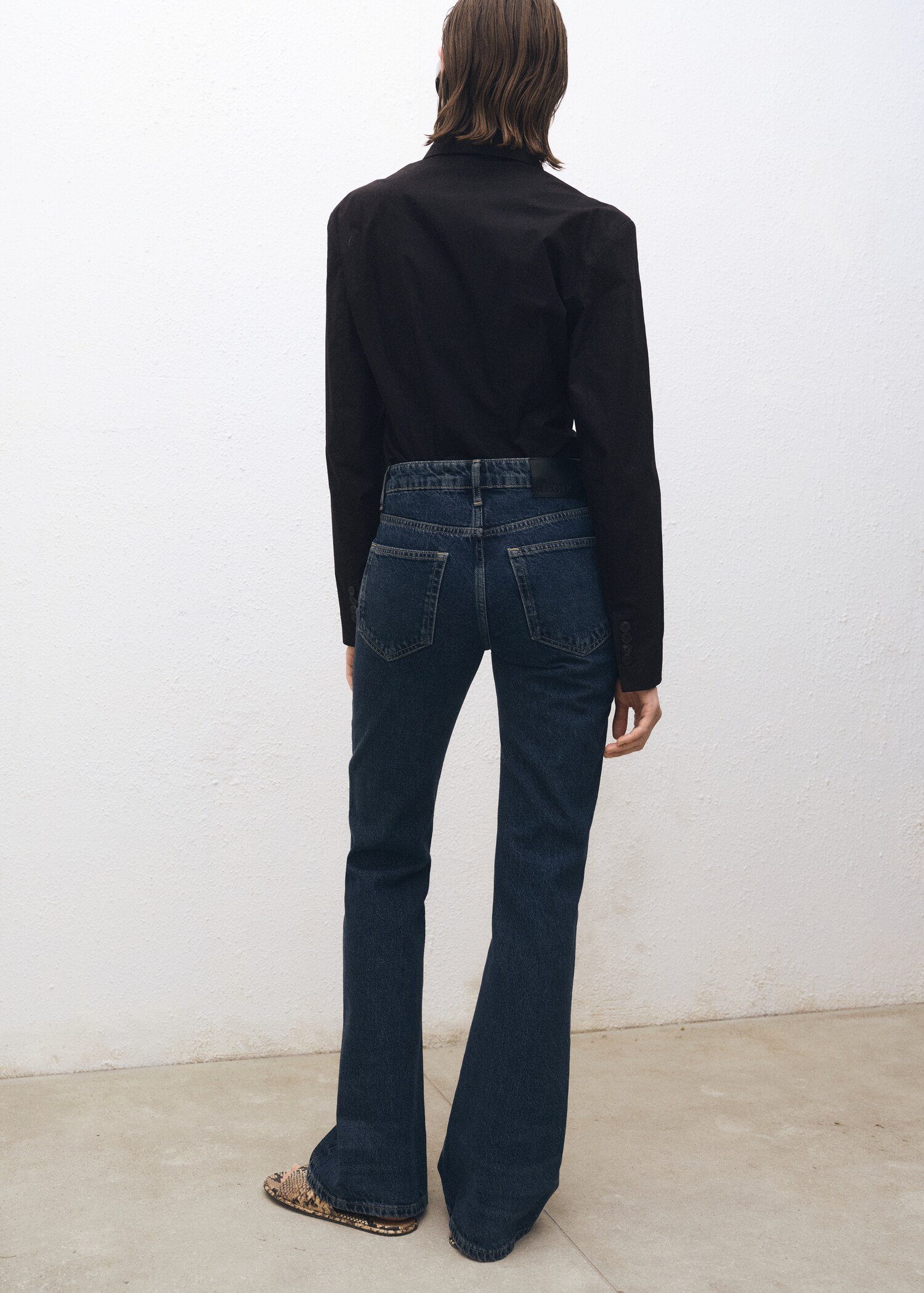 High-waist flared jeans - Reverse of the article