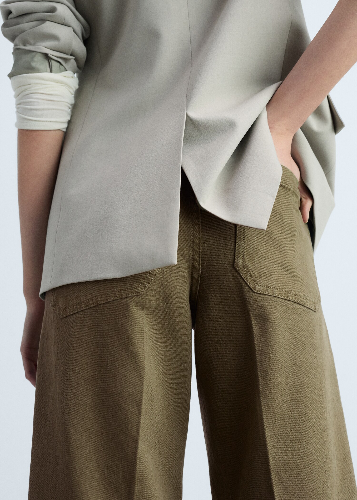 Wide leg jeans with pockets - Details of the article 1