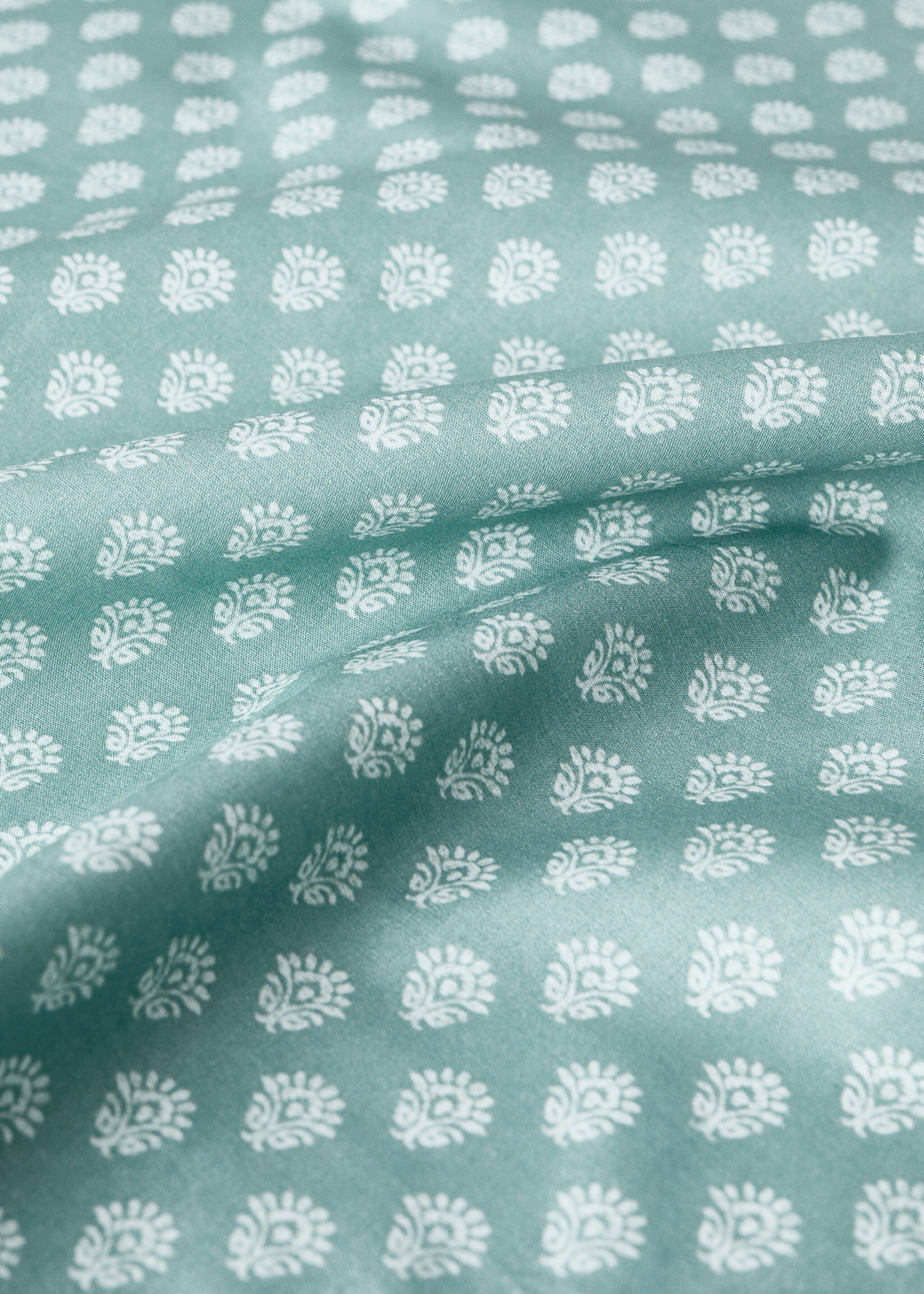 Cotton percale small-flower top sheet for cot - Details of the article 2, Forest Green. Ref: 87024086-00.