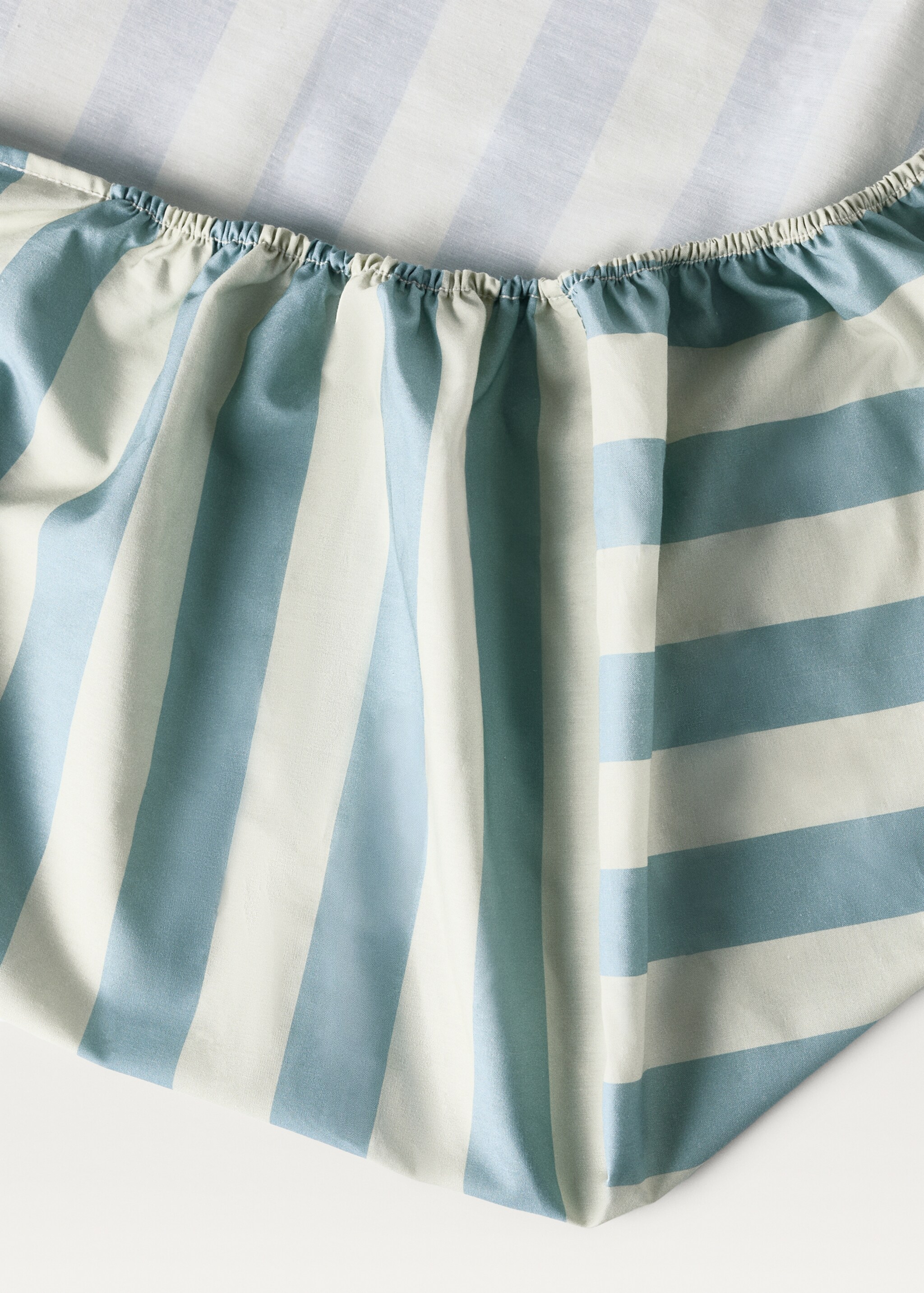 Grof gestreept hoeslaken van perkalkatoen voor kinderbed 90 cm - Detail van het artikel 1, Blauw. Ref: 87024088-00.
