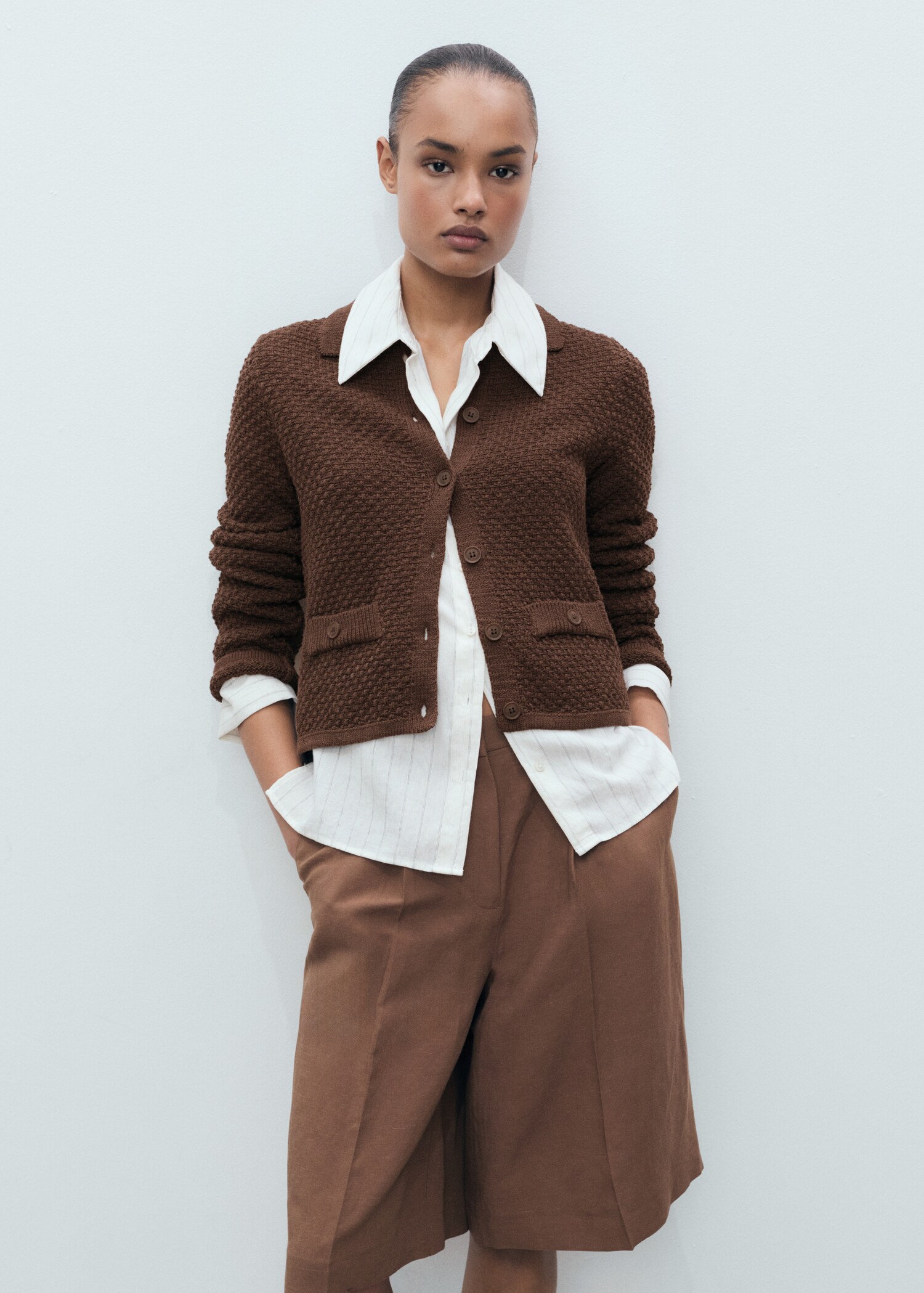 Stickad jacka med pikékrage - Bild av mittparti