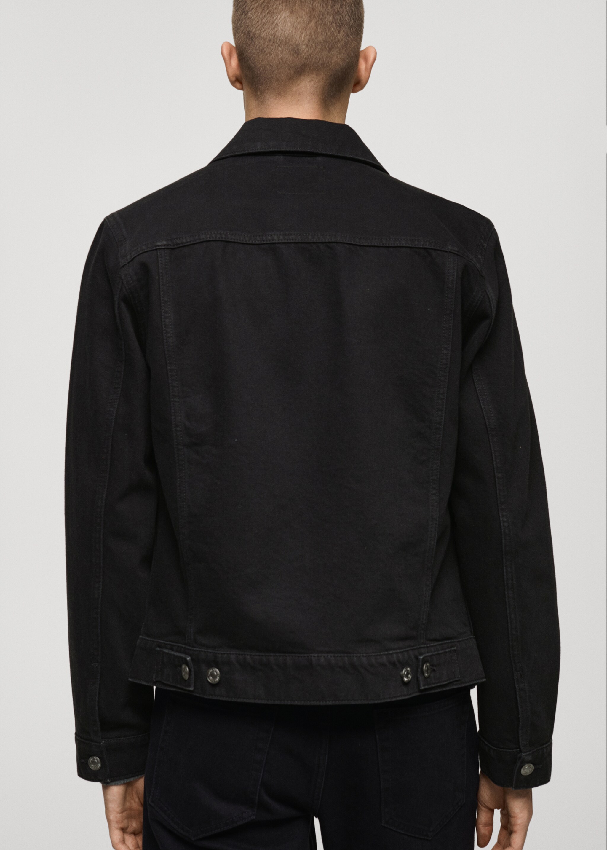 Jeansjacke mit Taschen - Rückseite des Artikels, Black denim. Ref: 87024398-00.