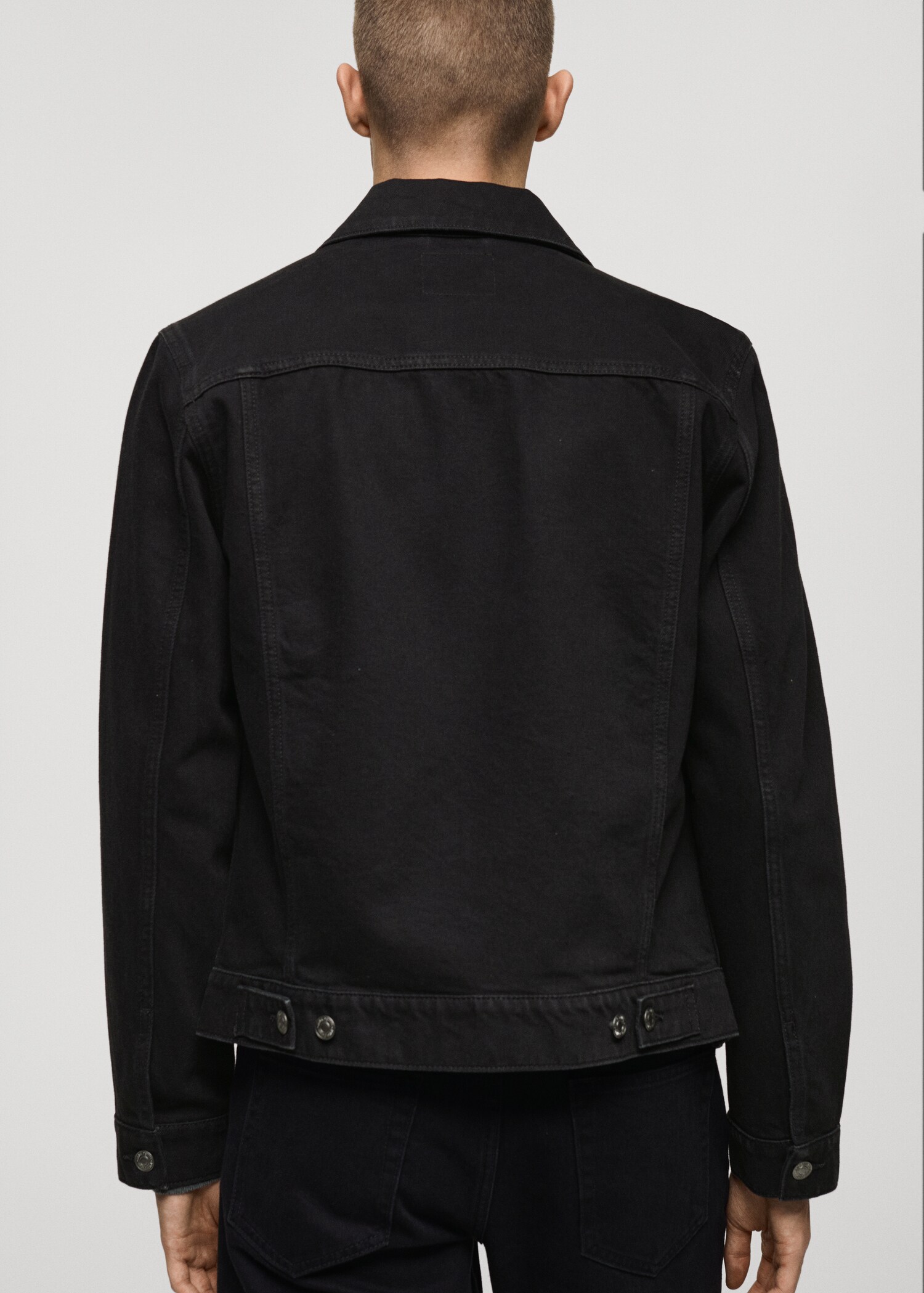 Denim jacket pockets - Reverse of the article