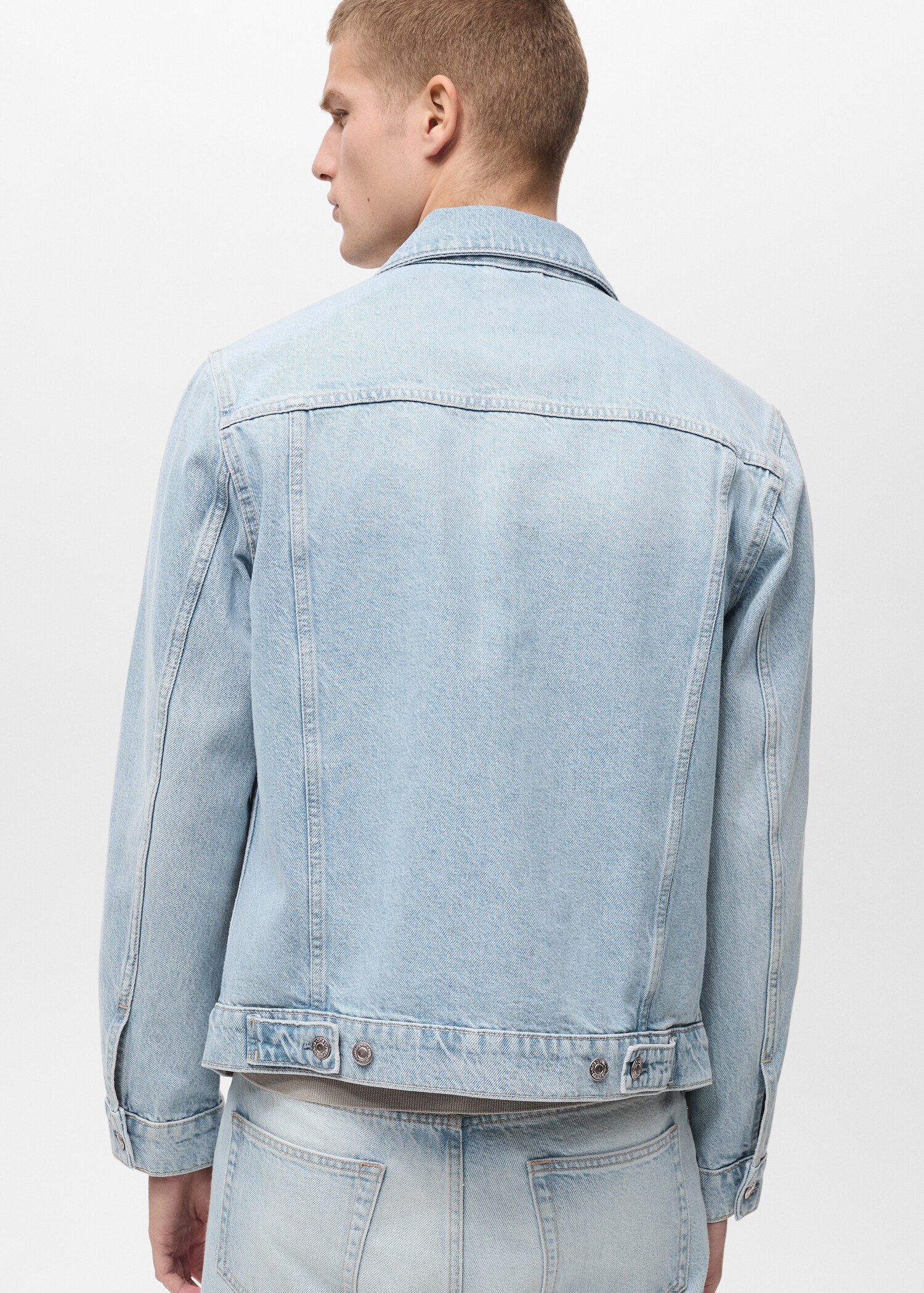 Denim jacket pockets - Reverse of the article